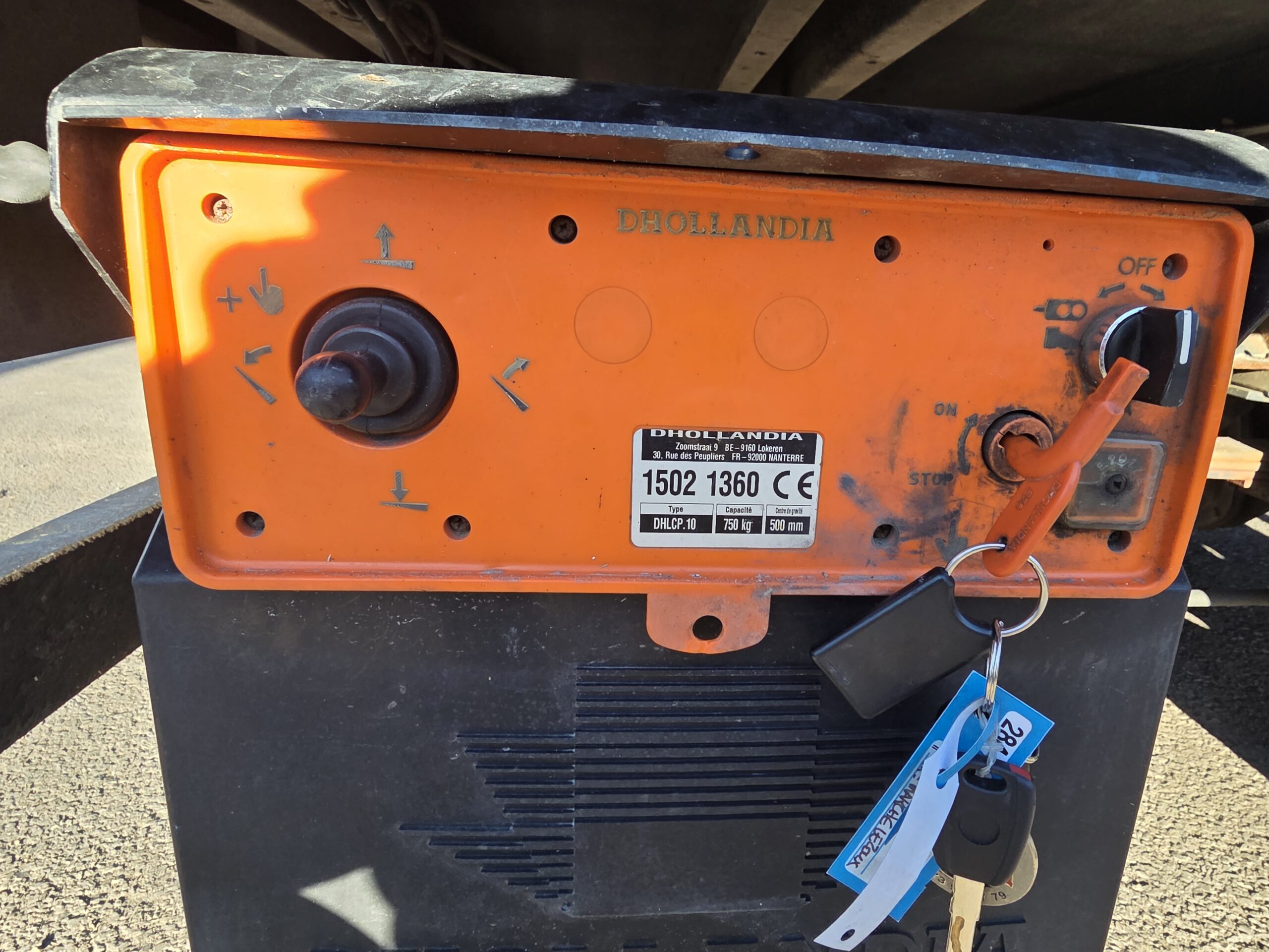 
								IVECO 35C15 3L CAISSE 20m3 avec HAYON DHOLLANDIA plein									