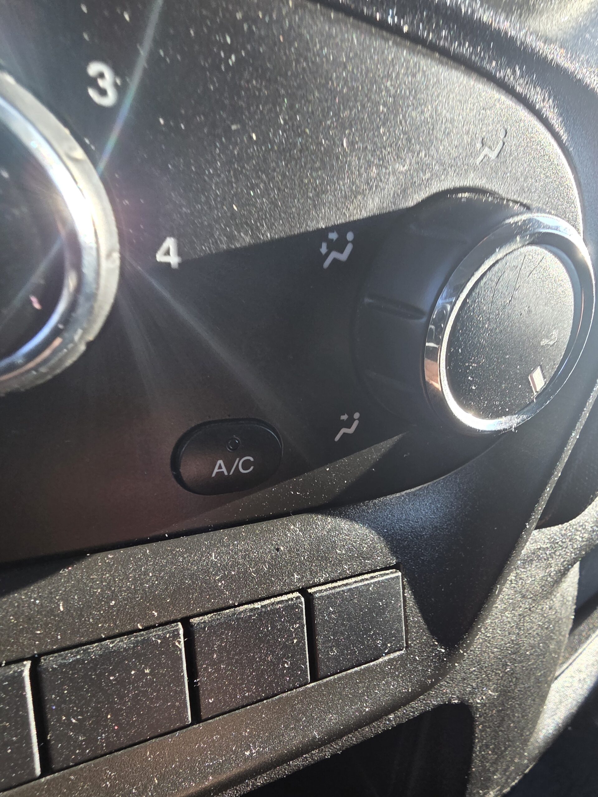 
								IVECO 35C15 3L CAISSE 20m3 avec HAYON DHOLLANDIA plein									