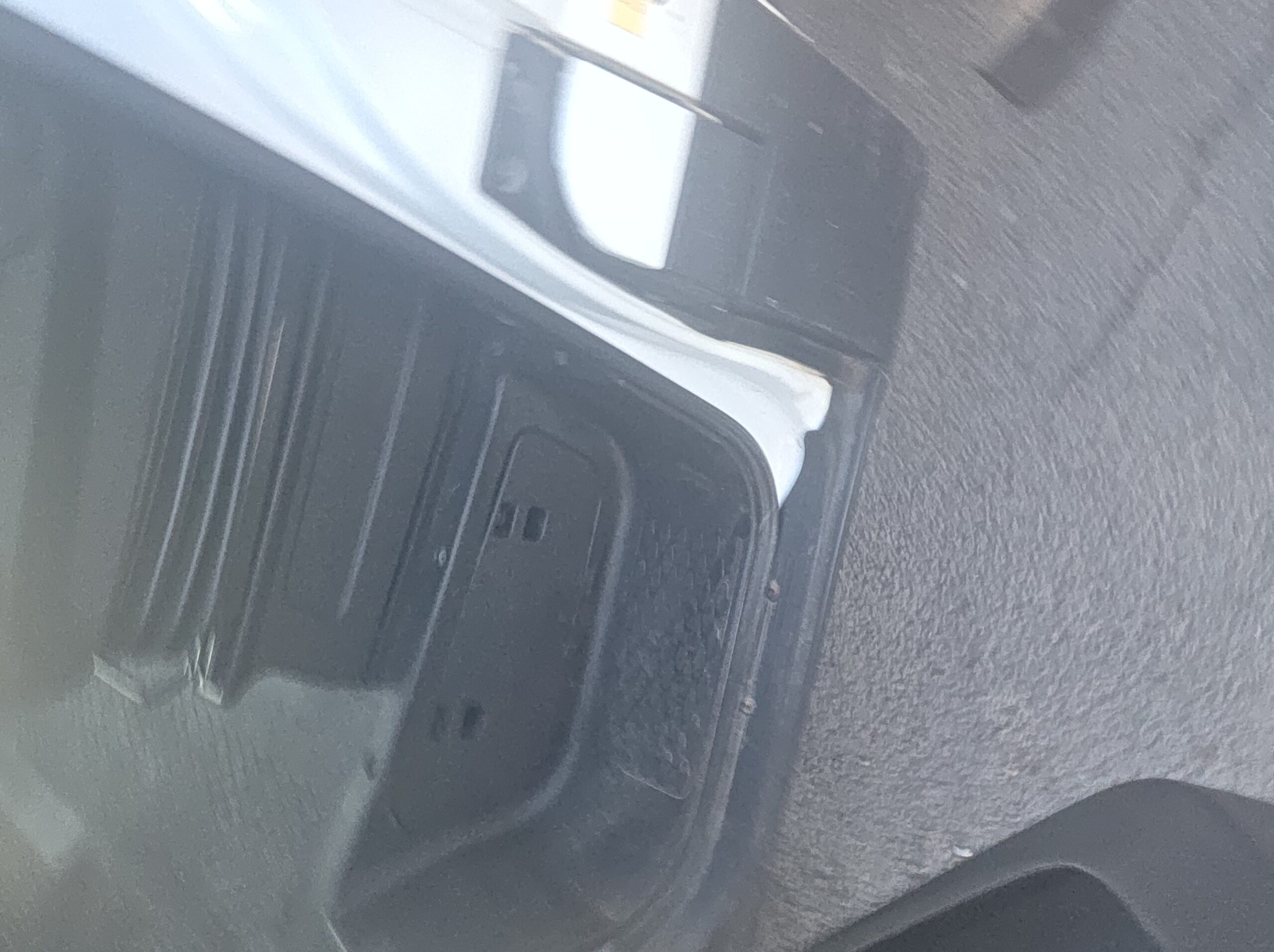 
								IVECO 35C15 3L CAISSE 20m3 avec HAYON DHOLLANDIA plein									