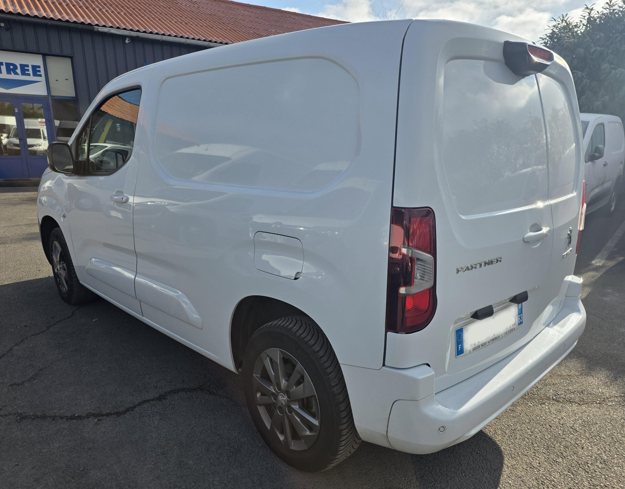 
								PEUGEOT PARTNER 1.5 HDI 130CV plein									