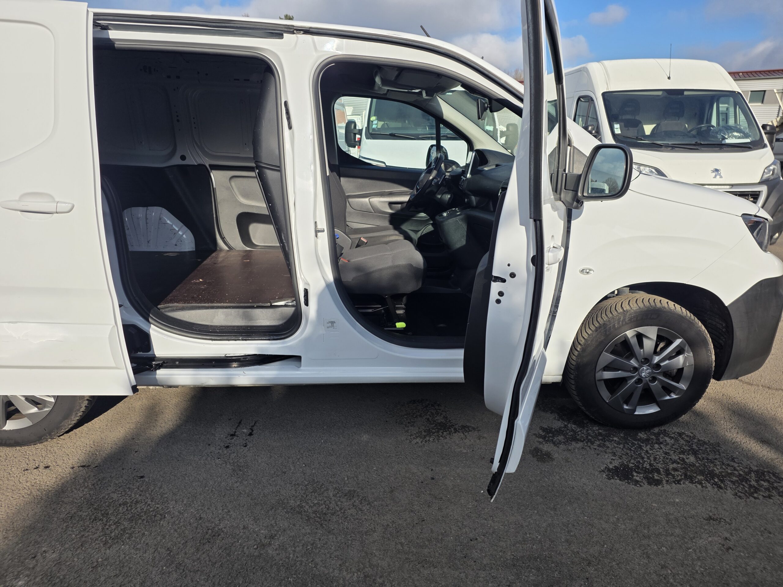 
								PEUGEOT PARTNER 1.5 HDI 130CV plein									