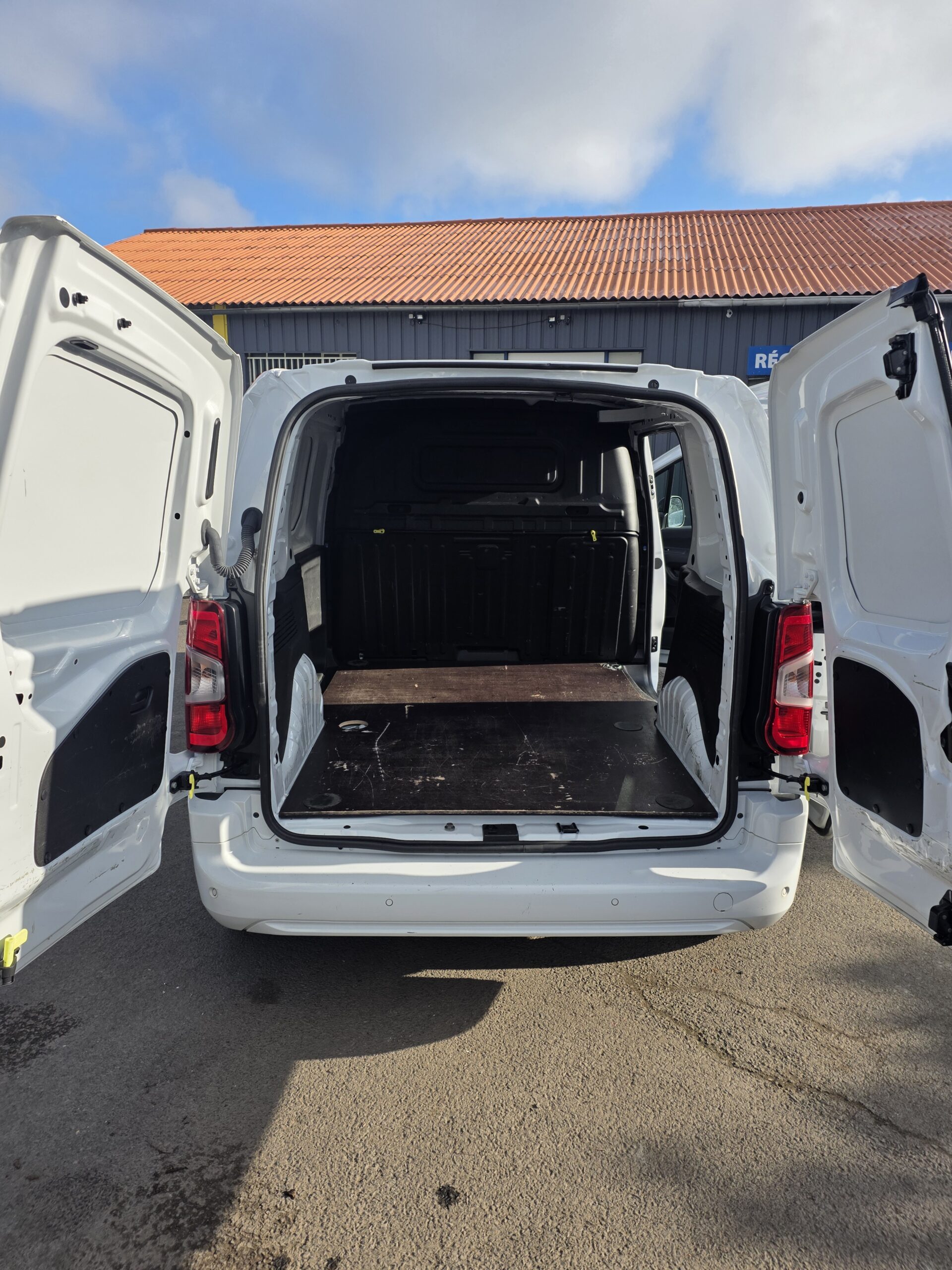 
								PEUGEOT PARTNER 1.5 HDI 130CV plein									