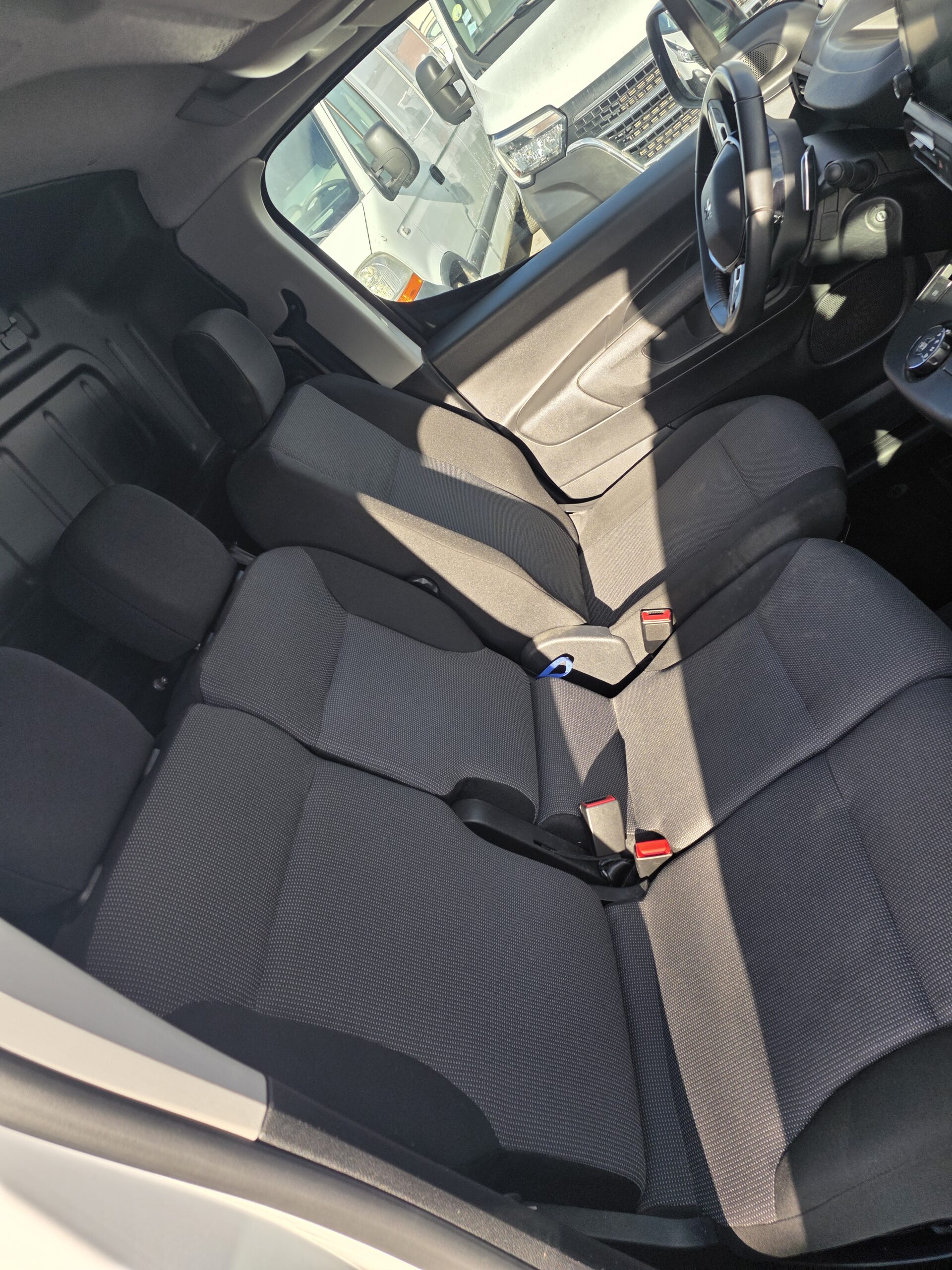 
								PEUGEOT PARTNER 1.5 HDI 130CV plein									