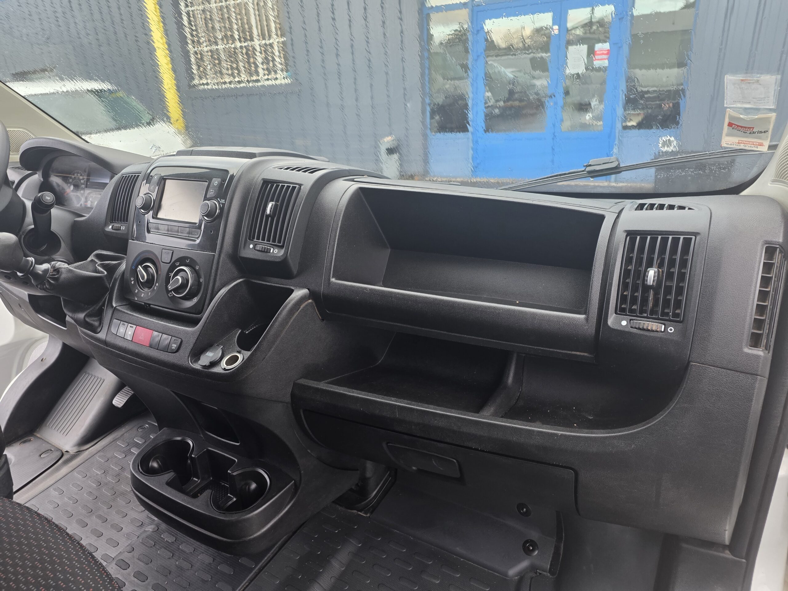 
								PEUGEOT BOXER 2.2 HDI 130CV L2H2 plein									