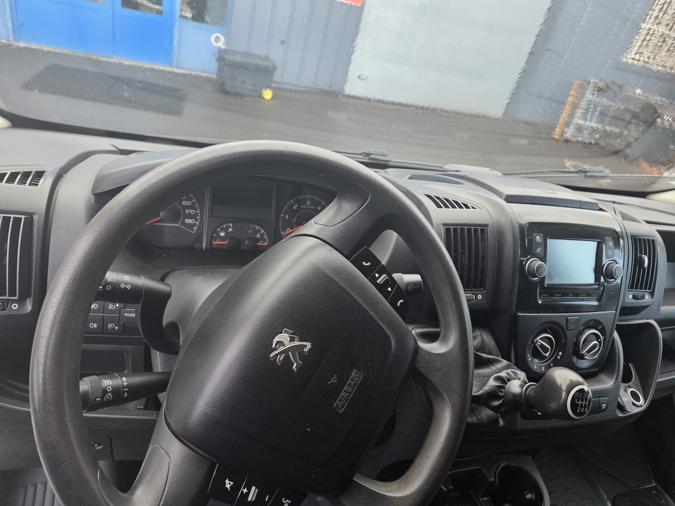 
								PEUGEOT BOXER 2.2 HDI 130CV L2H2 plein									
