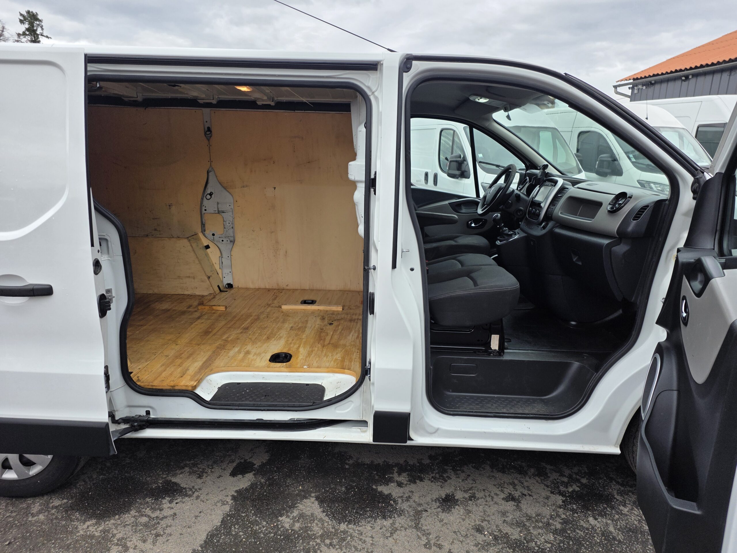 
								RENAULT  TRAFIC 1.6 DCI 120CV L1H1 plein									