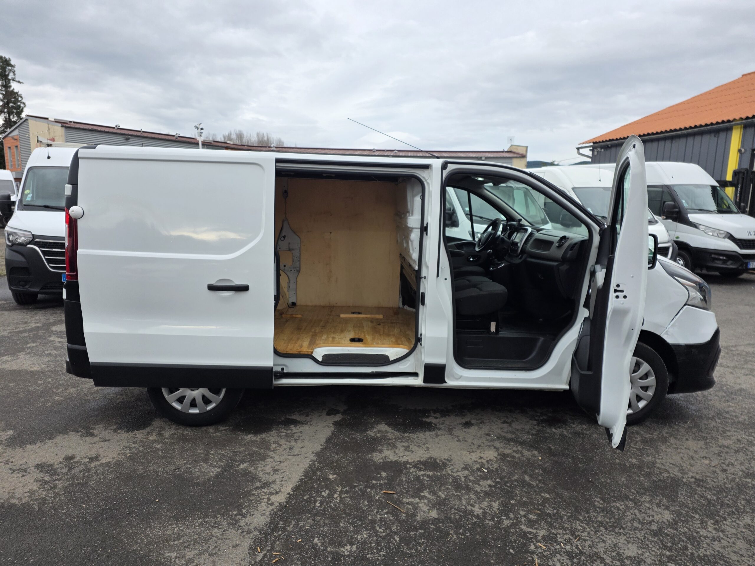 
								RENAULT  TRAFIC 1.6 DCI 120CV L1H1 plein									