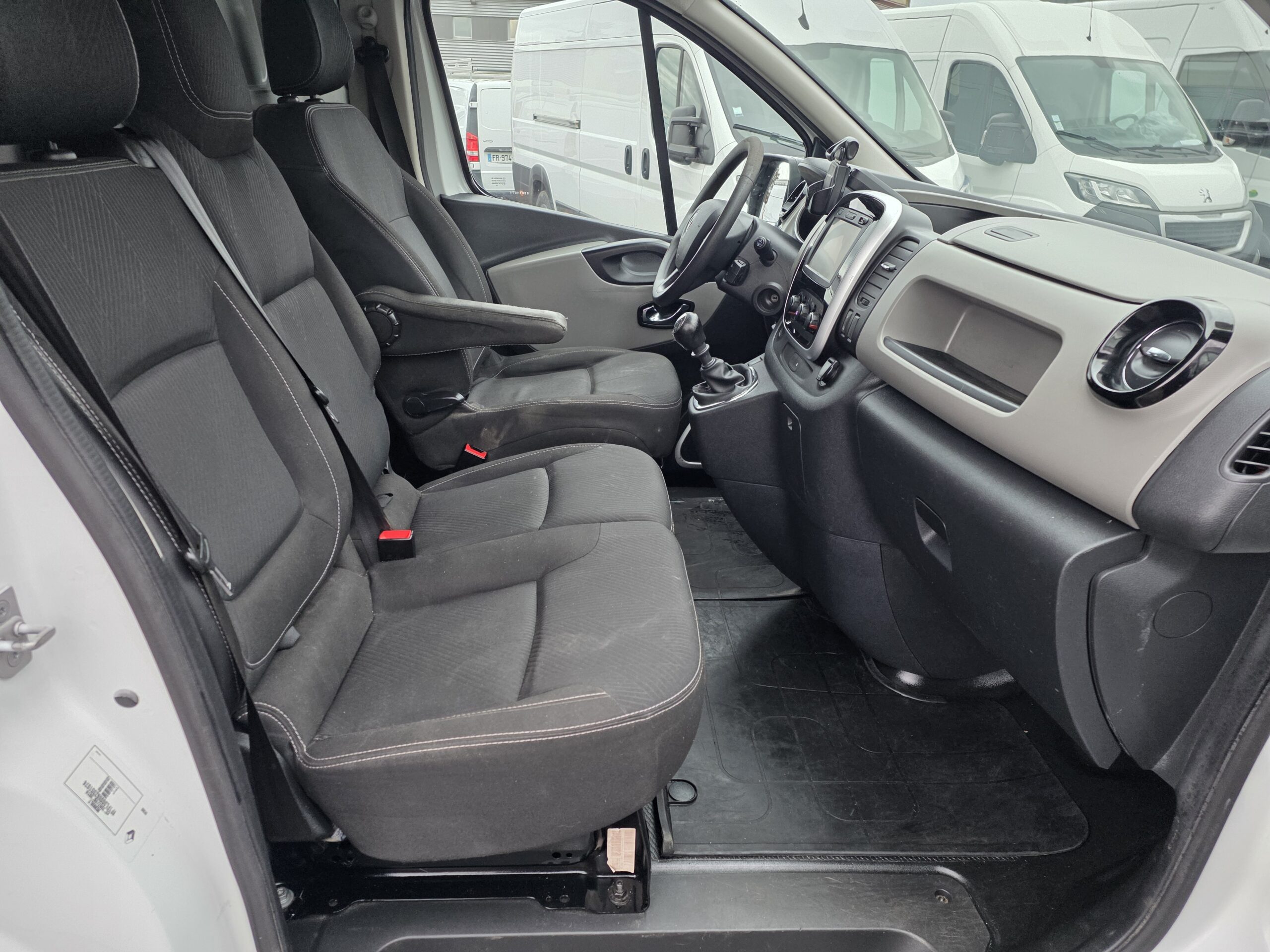 
								RENAULT  TRAFIC 1.6 DCI 120CV L1H1 plein									