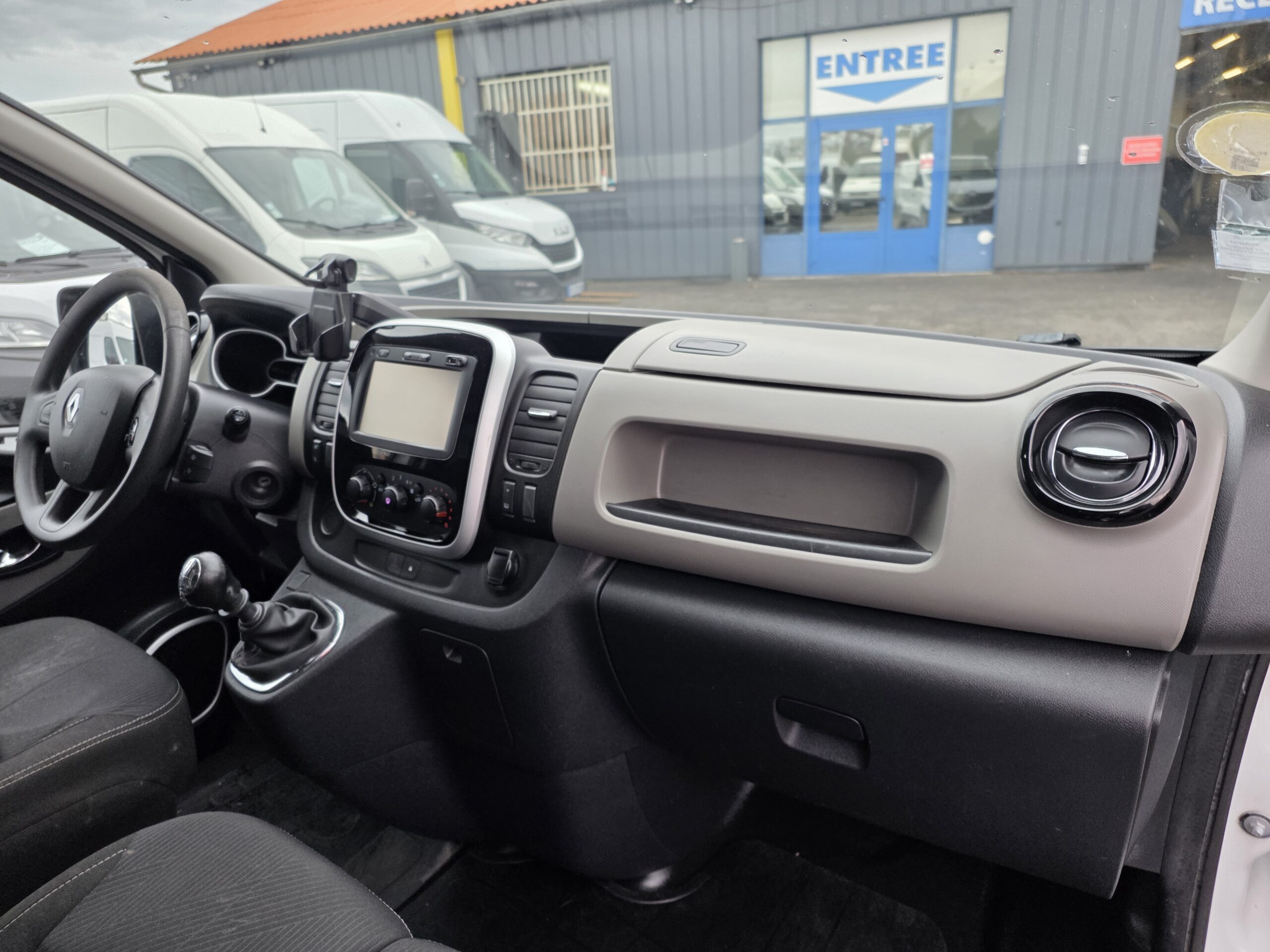 
								RENAULT  TRAFIC 1.6 DCI 120CV L1H1 plein									