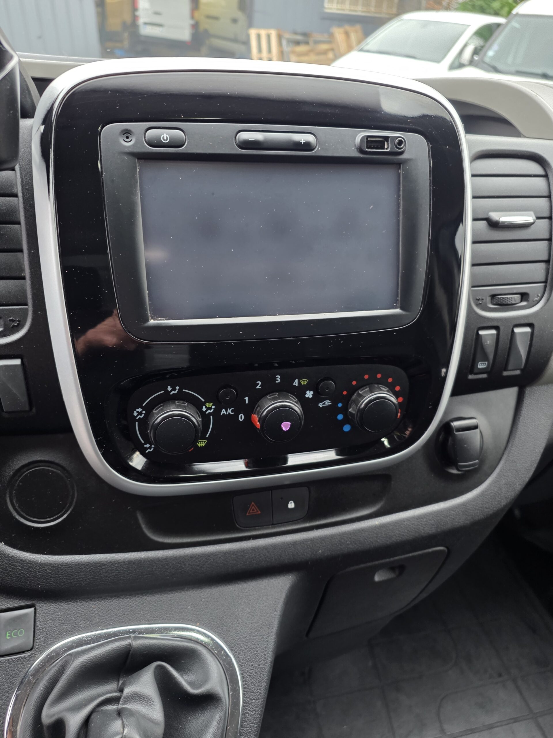 
								RENAULT  TRAFIC 1.6 DCI 120CV L1H1 plein									