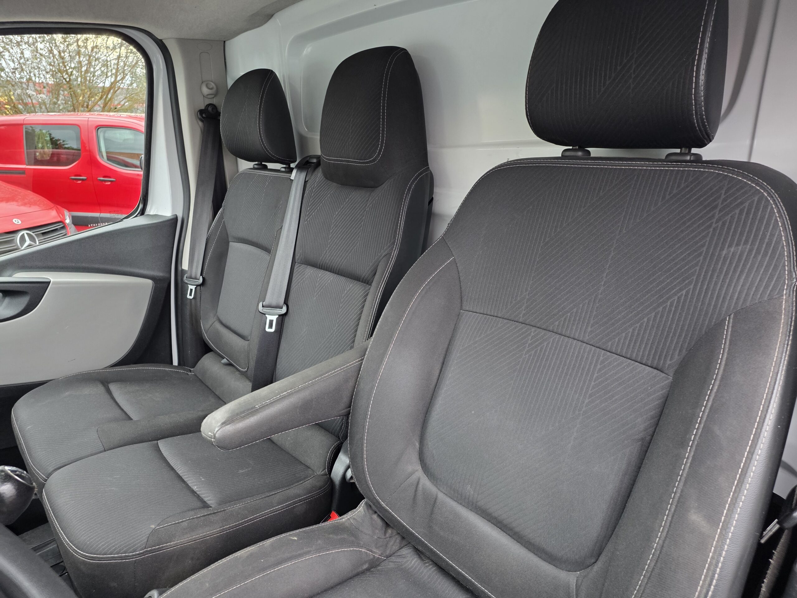 
								RENAULT  TRAFIC 1.6 DCI 120CV L1H1 plein									