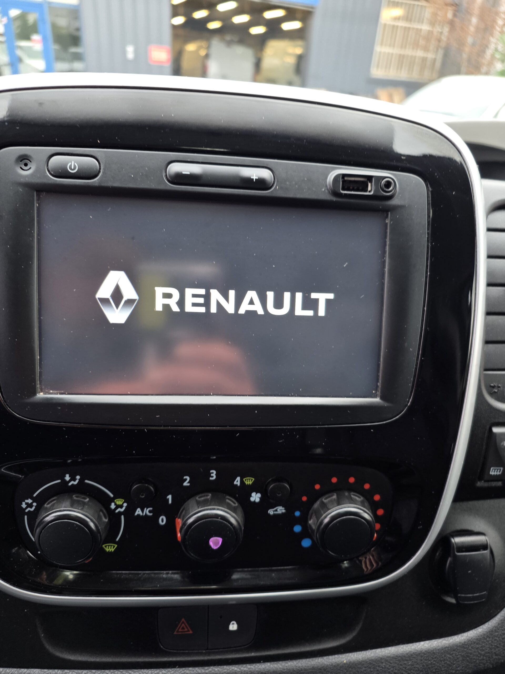 
								RENAULT  TRAFIC 1.6 DCI 120CV L1H1 plein									