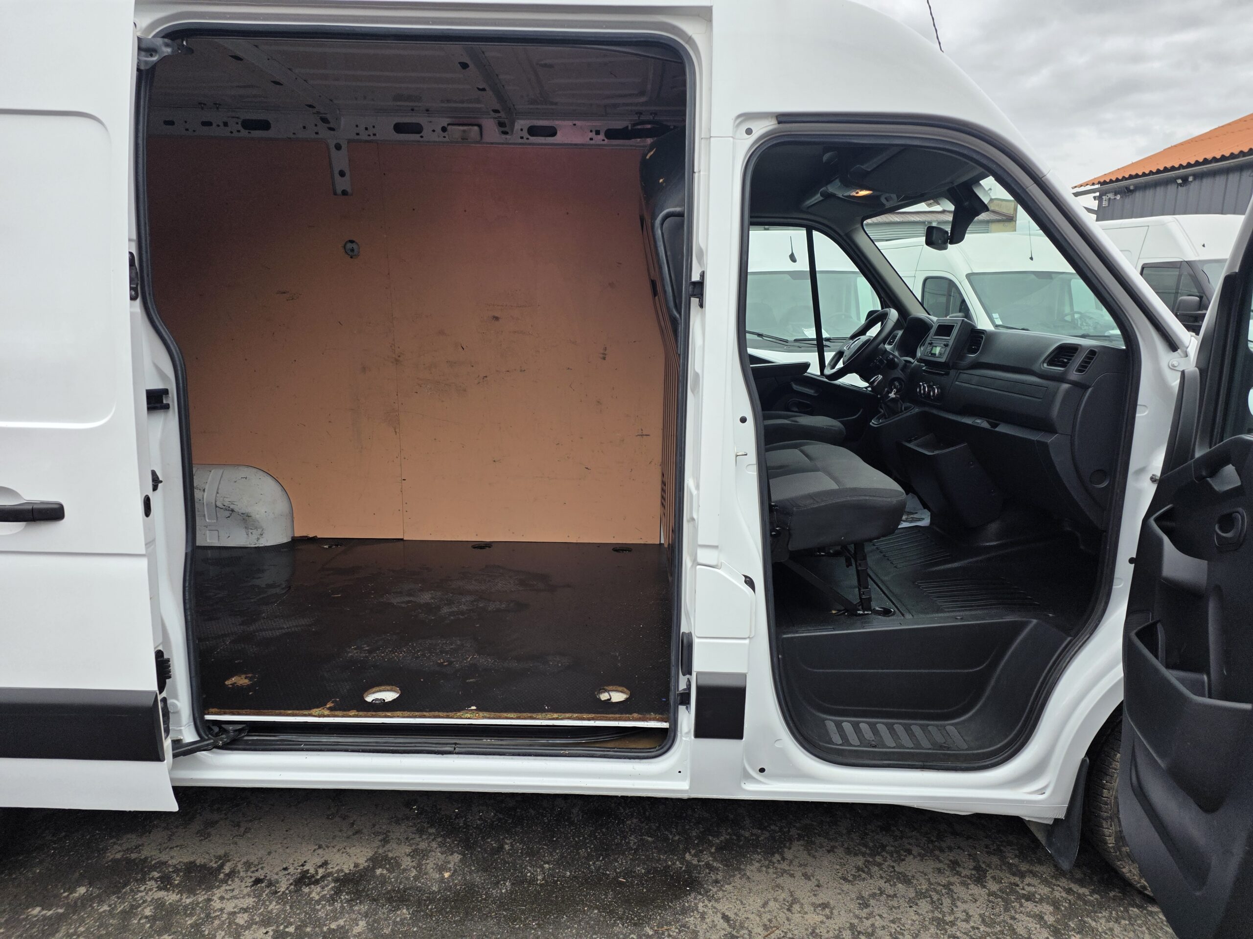 
								RENAULT MASTER RT (RENAULT TRUCK) 2.3 B.Dci 150CV L2H2 Galerie + Echelle plein									