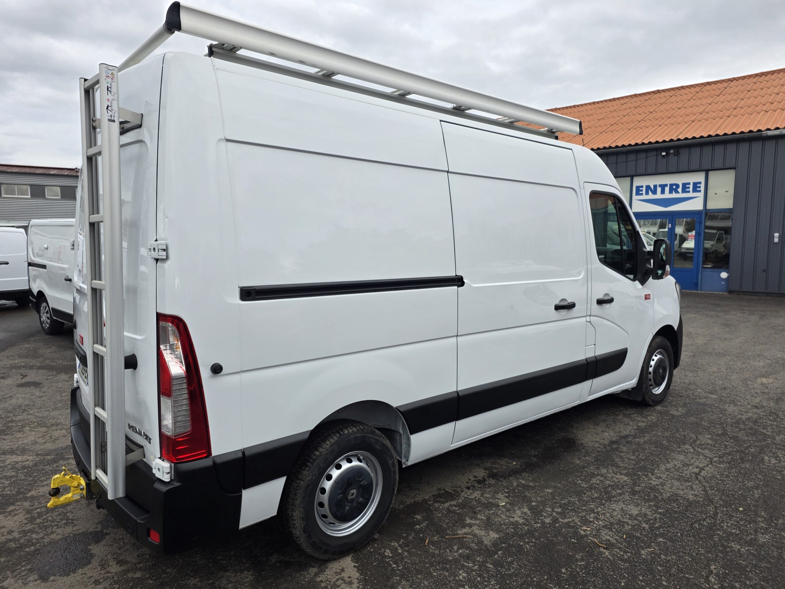 
								RENAULT MASTER RT (RENAULT TRUCK) 2.3 B.Dci 150CV L2H2 Galerie + Echelle plein									