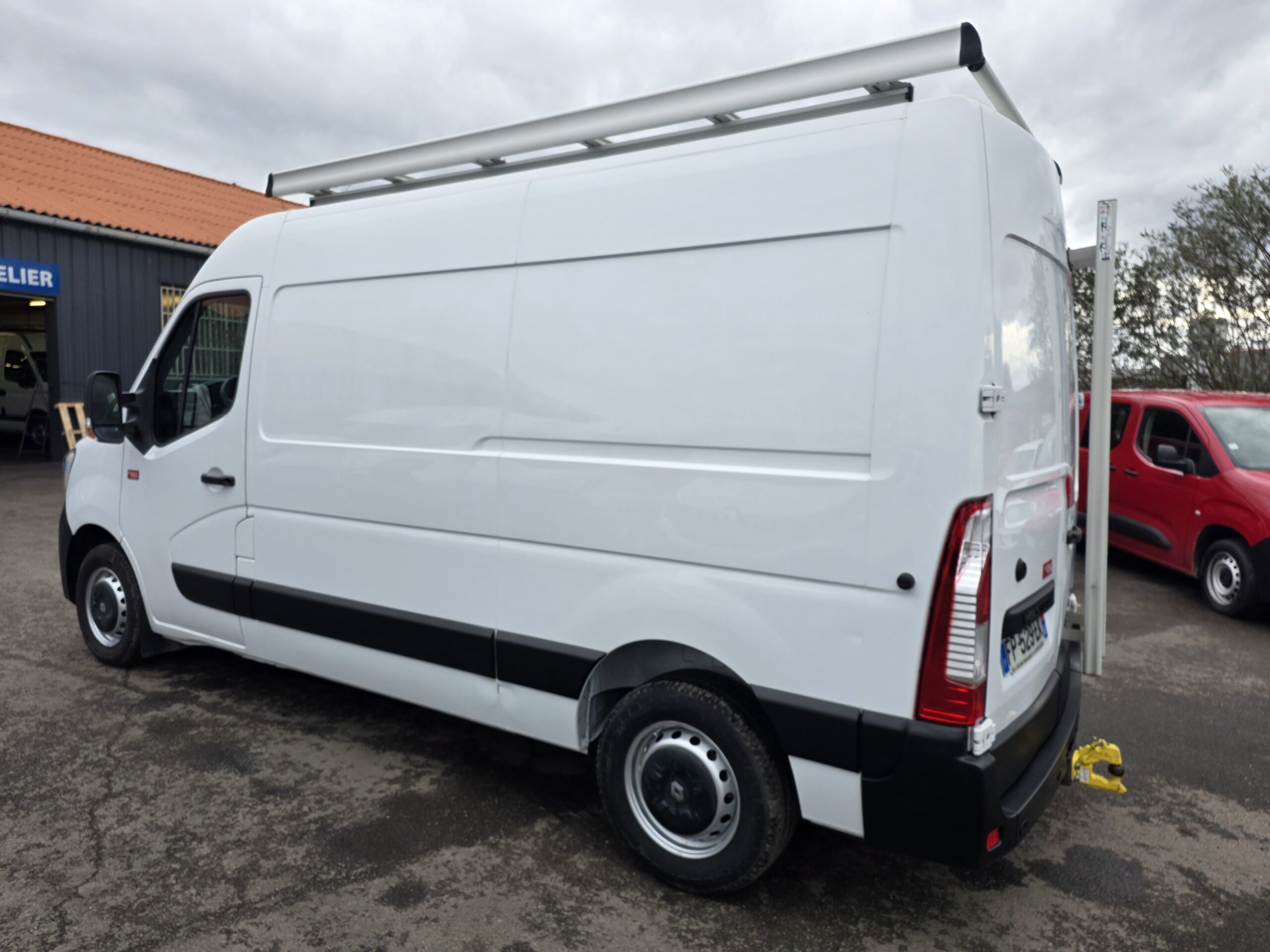 
								RENAULT MASTER RT (RENAULT TRUCK) 2.3 B.Dci 150CV L2H2 Galerie + Echelle plein									