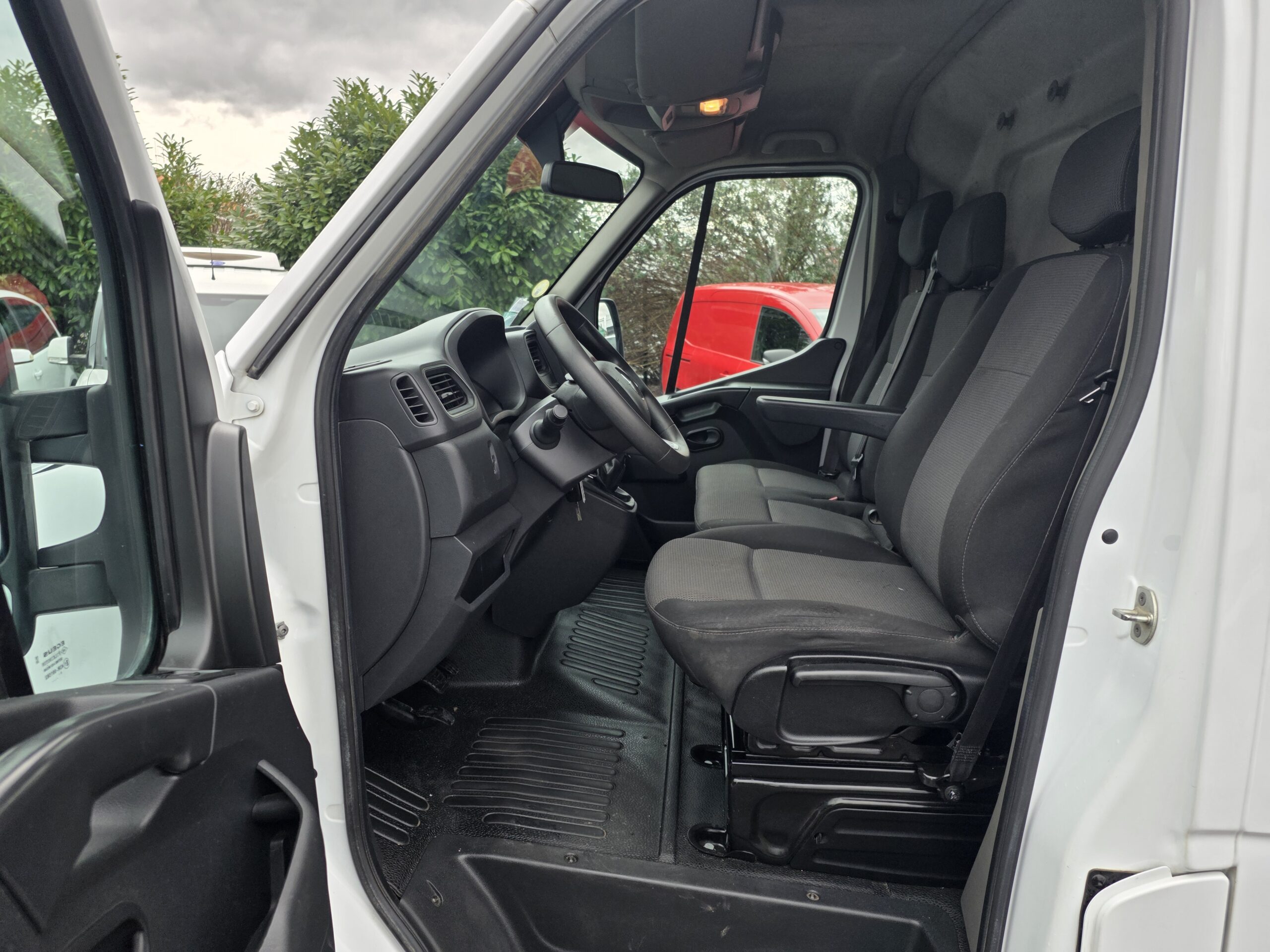 
								RENAULT MASTER RT (RENAULT TRUCK) 2.3 B.Dci 150CV L2H2 Galerie + Echelle plein									