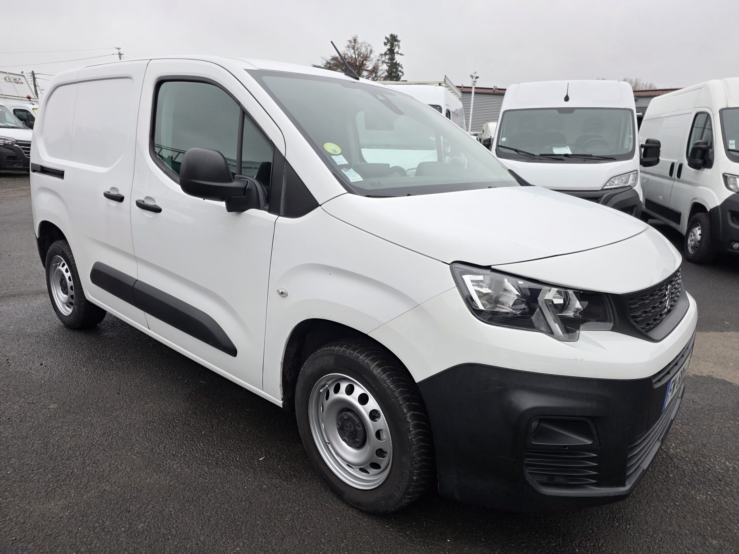 
								PEUGEOT PARTNER 1.5 HDI 130CV excellent état plein									