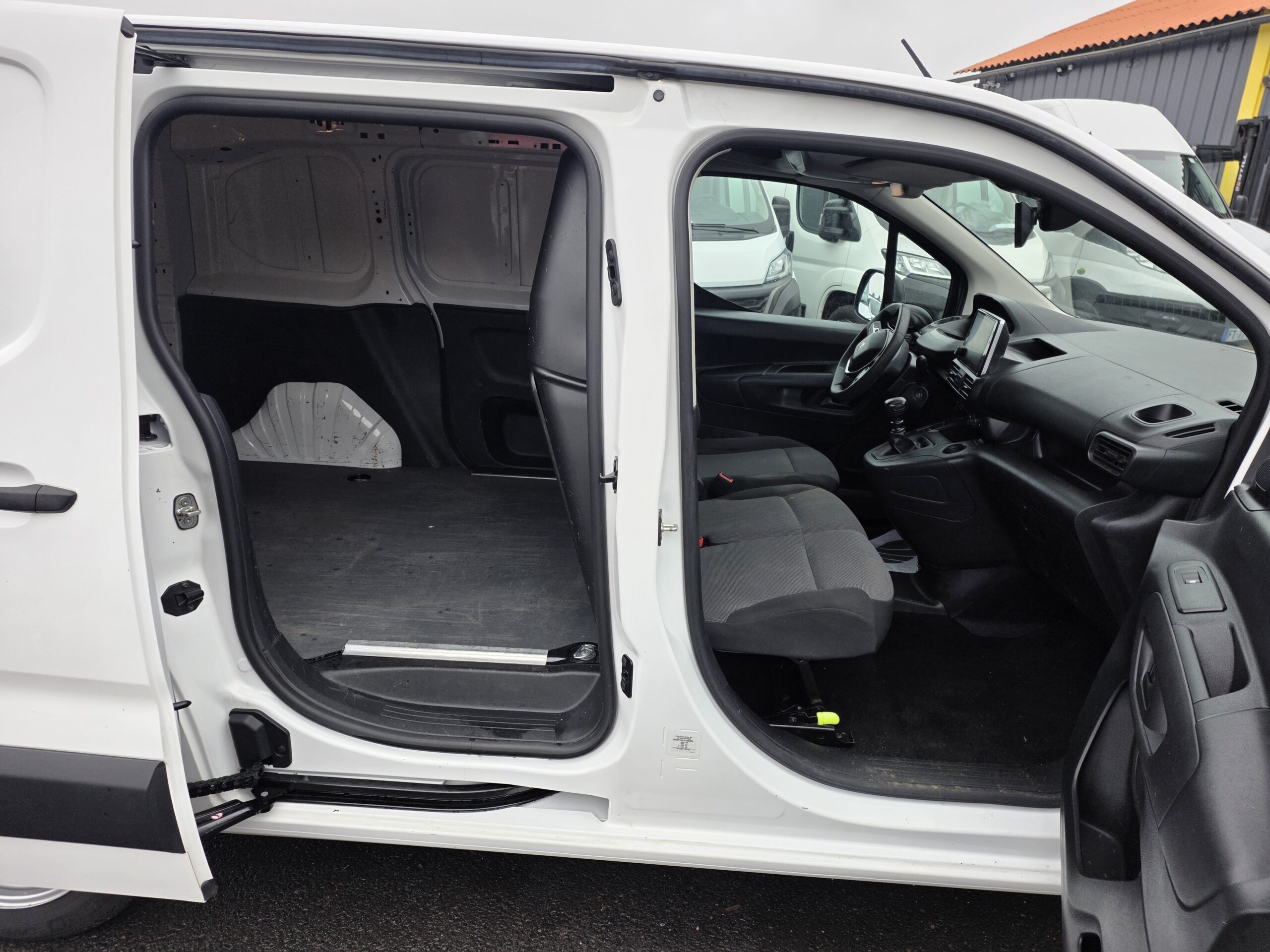 
								PEUGEOT PARTNER 1.5 HDI 130CV excellent état plein									