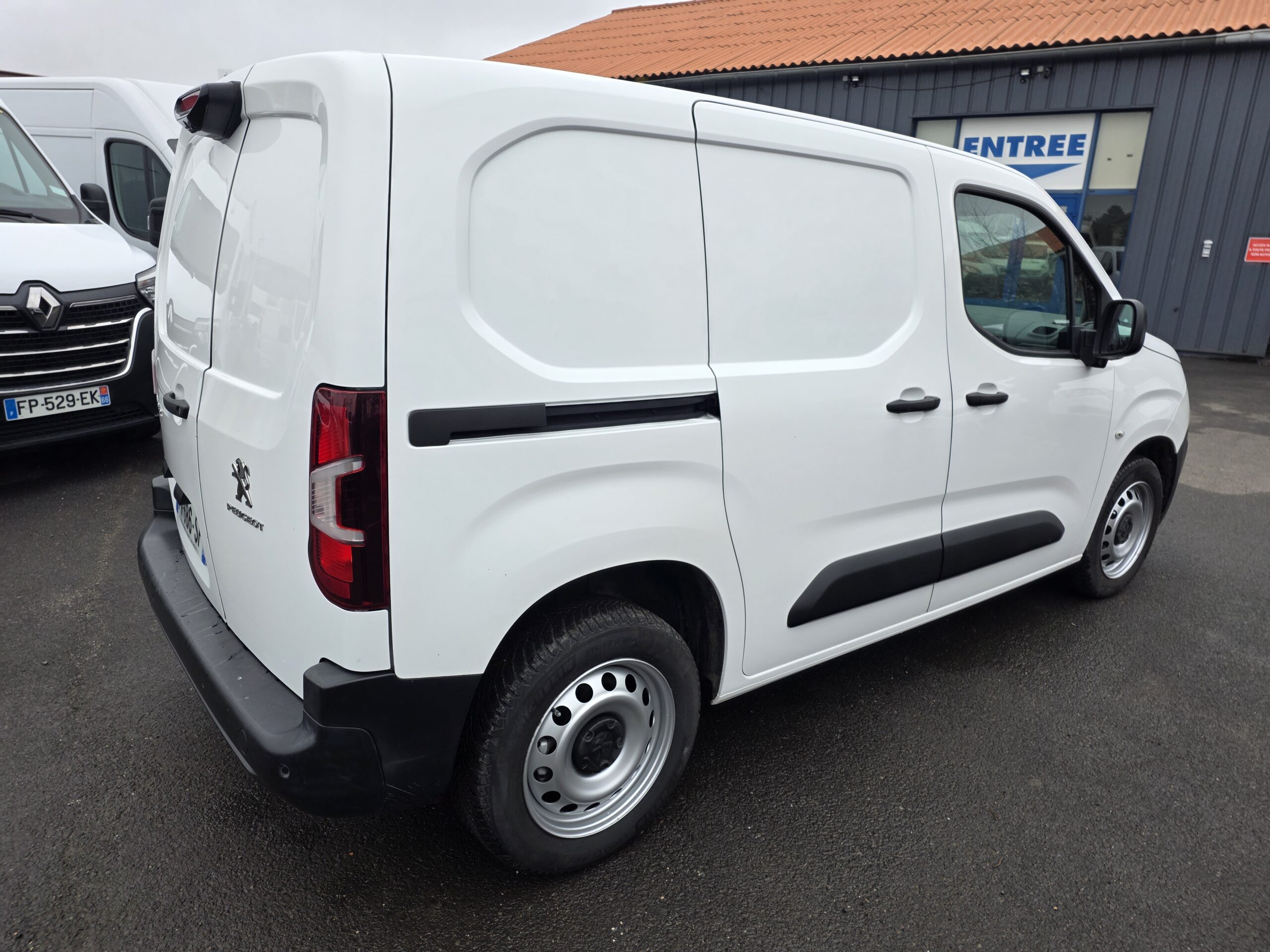 
								PEUGEOT PARTNER 1.5 HDI 130CV excellent état plein									