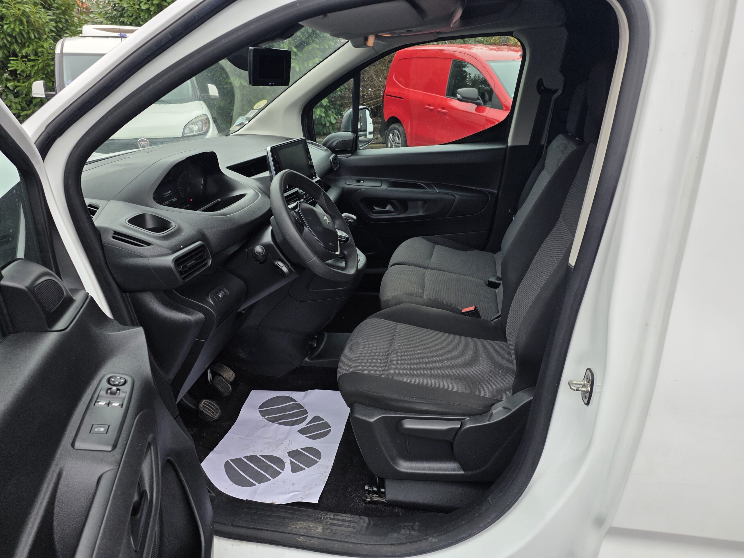 
								PEUGEOT PARTNER 1.5 HDI 130CV excellent état plein									