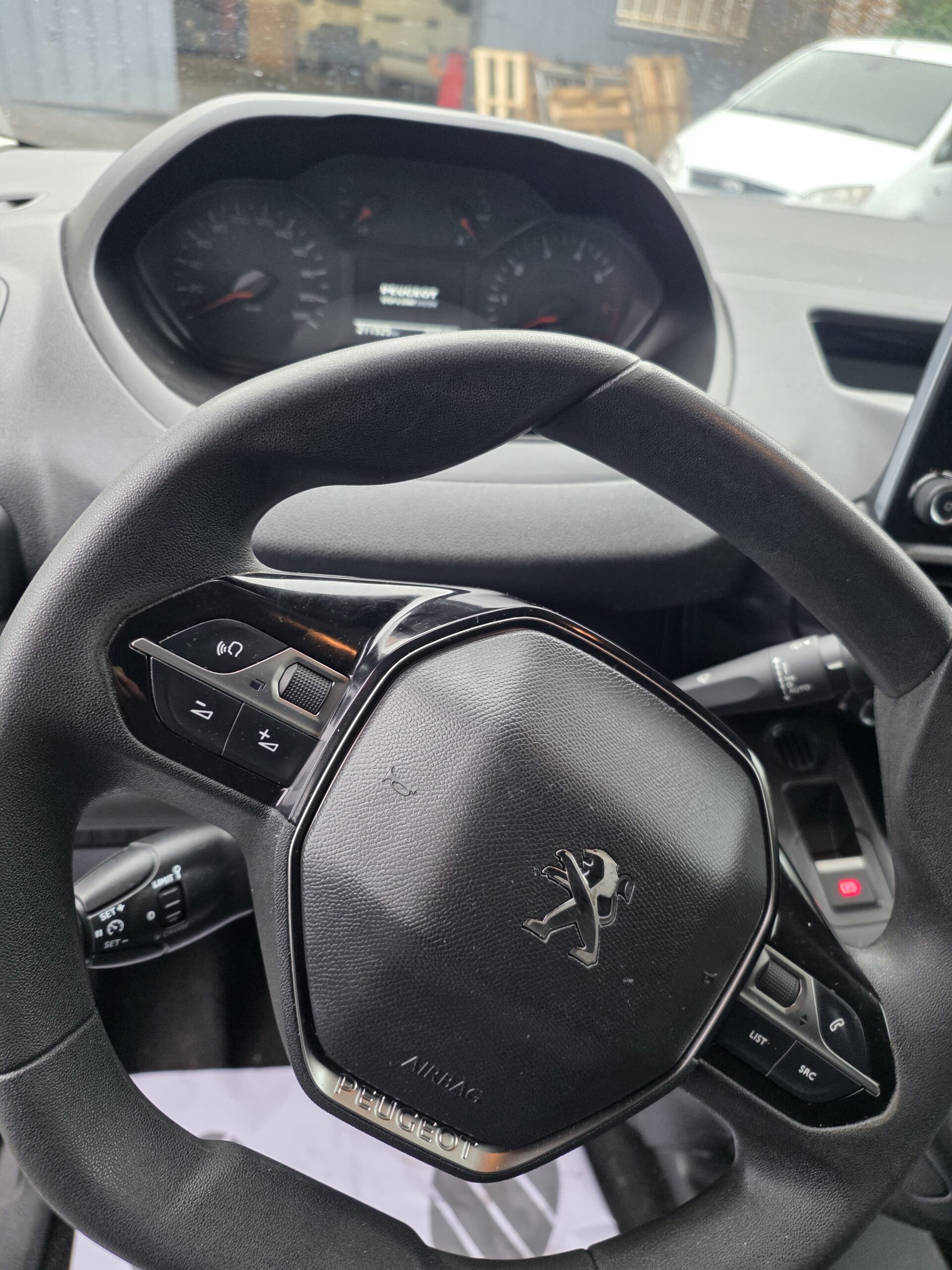 
								PEUGEOT PARTNER 1.5 HDI 130CV excellent état plein									