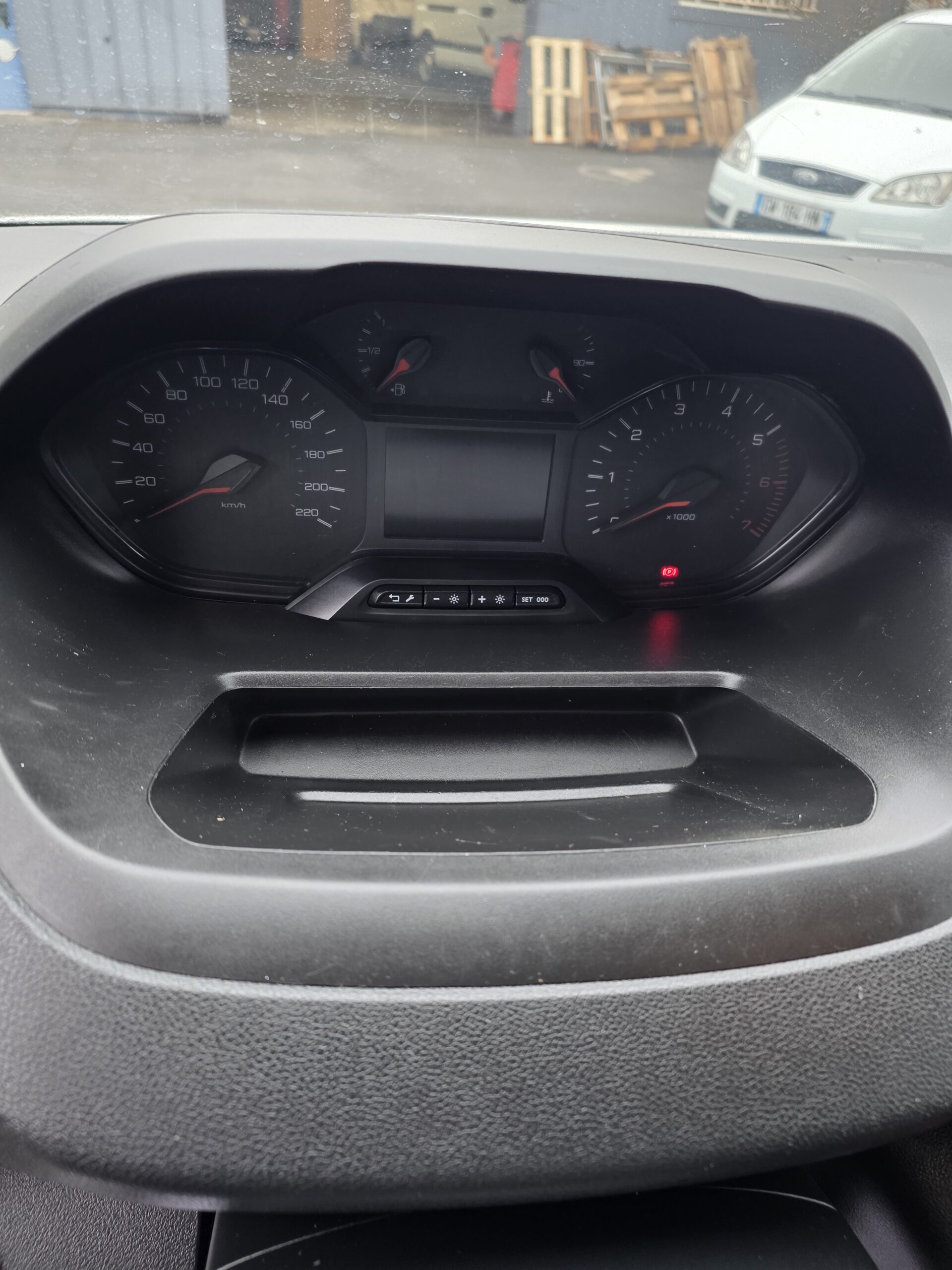 
								PEUGEOT PARTNER 1.5 HDI 130CV excellent état plein									