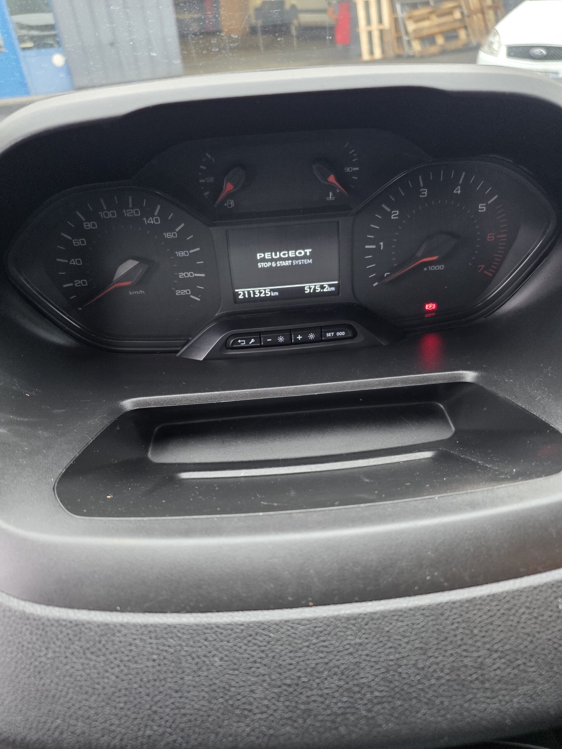 
								PEUGEOT PARTNER 1.5 HDI 130CV excellent état plein									