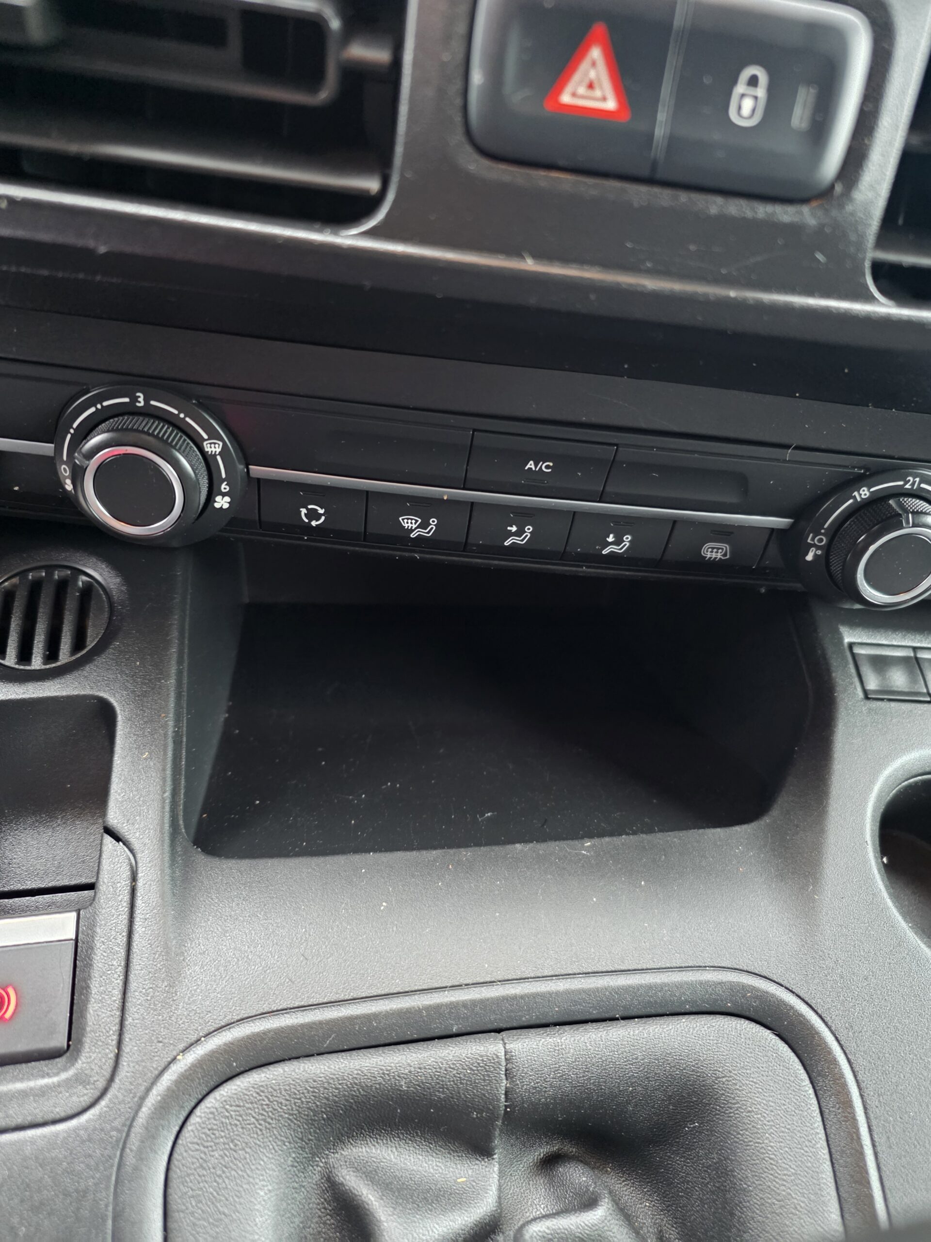 
								PEUGEOT PARTNER 1.5 HDI 130CV excellent état plein									