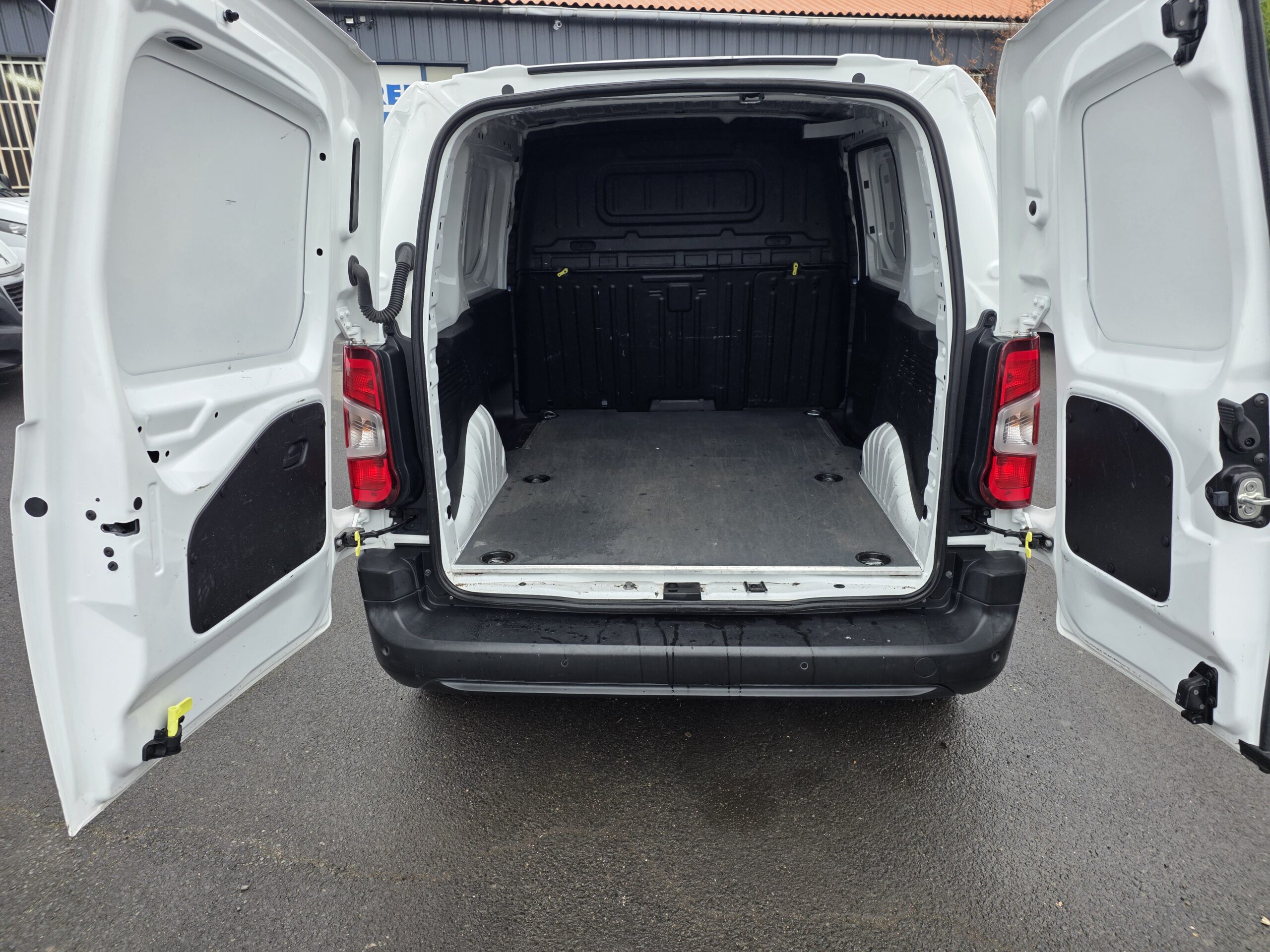 
								PEUGEOT PARTNER 1.5 HDI 130CV excellent état plein									