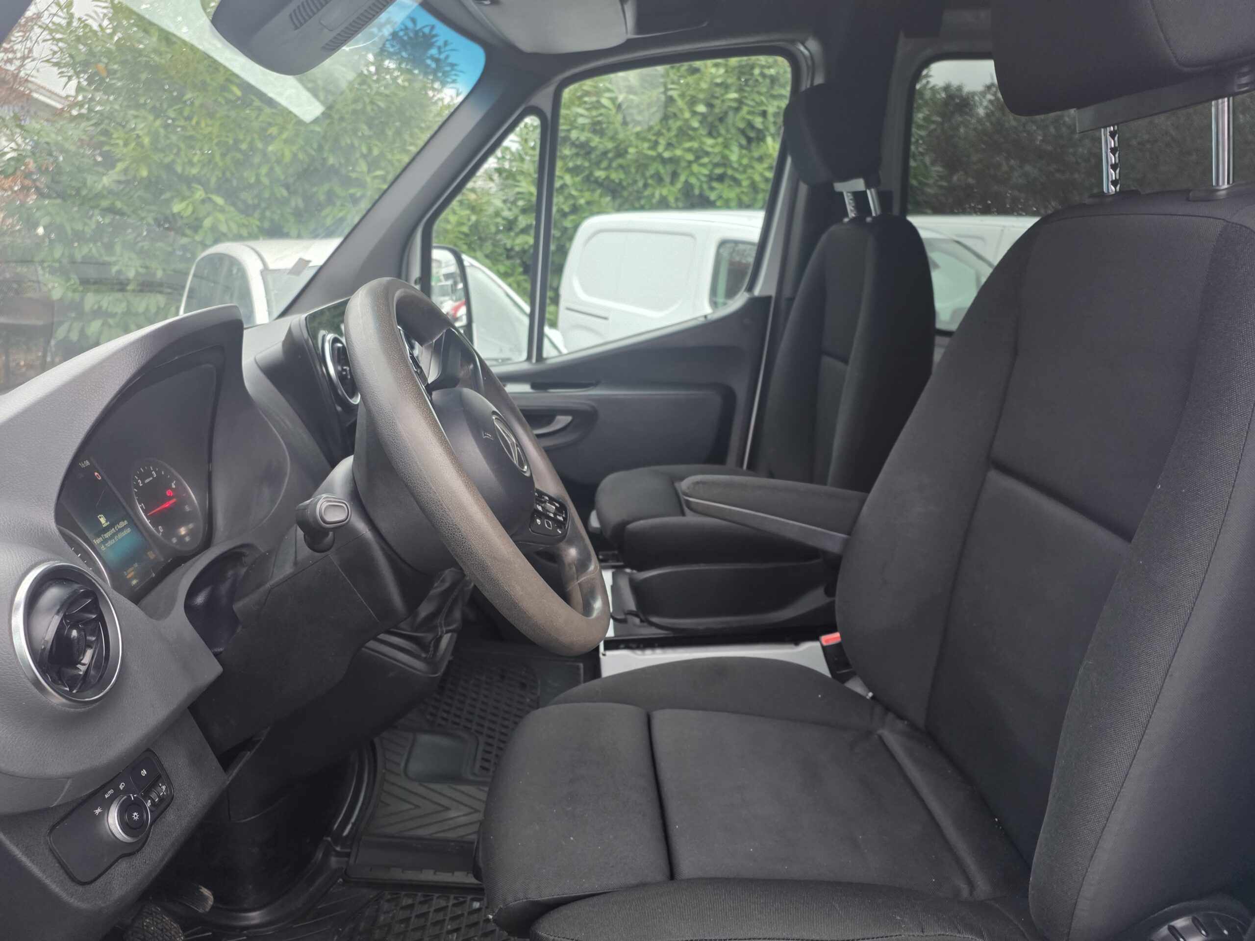 
								MERCEDES BENZ SPRINTER 519 V6 3L 190CV 6 PLACES plein									