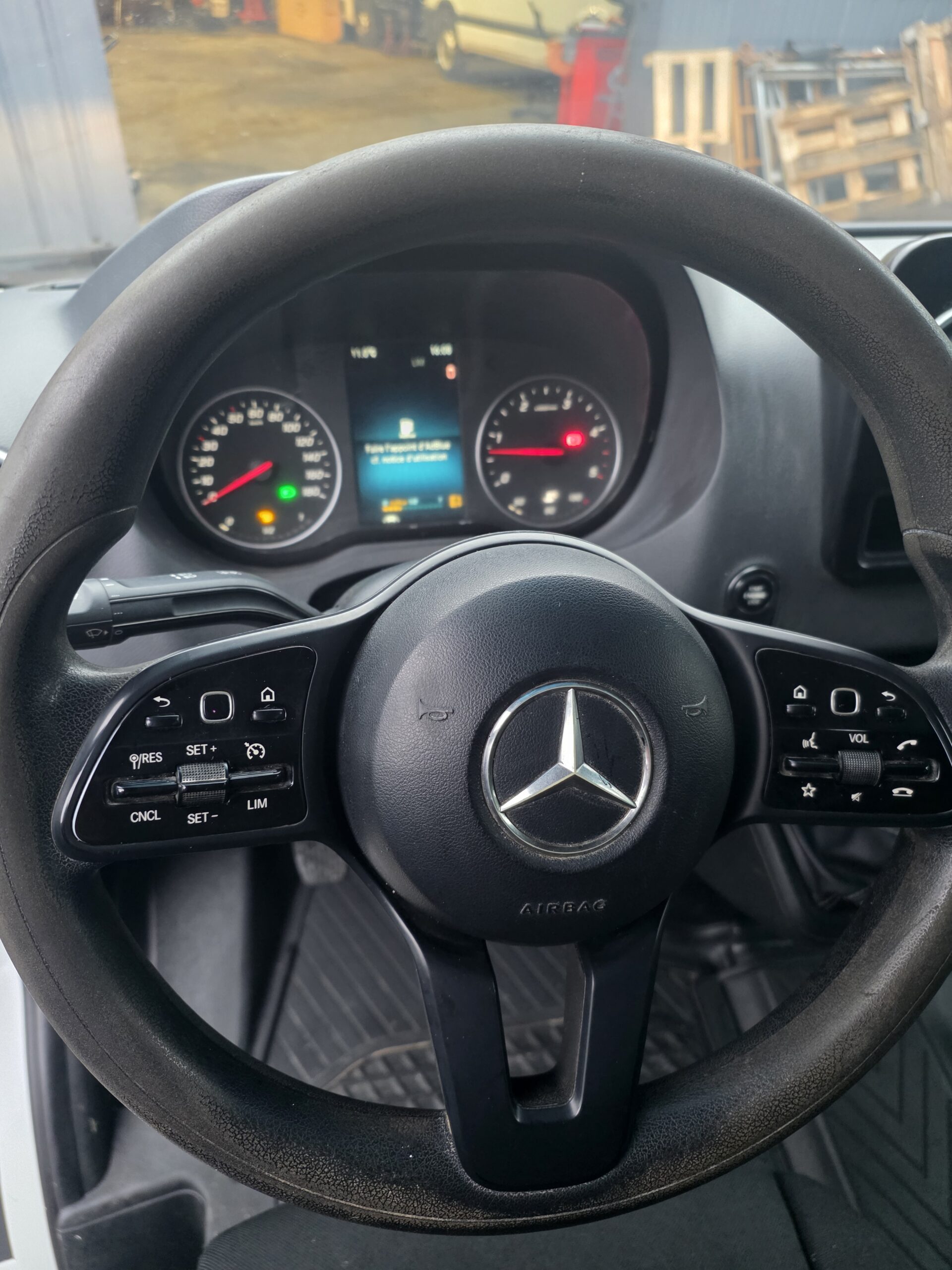 
								MERCEDES BENZ SPRINTER 519 V6 3L 190CV 6 PLACES plein									