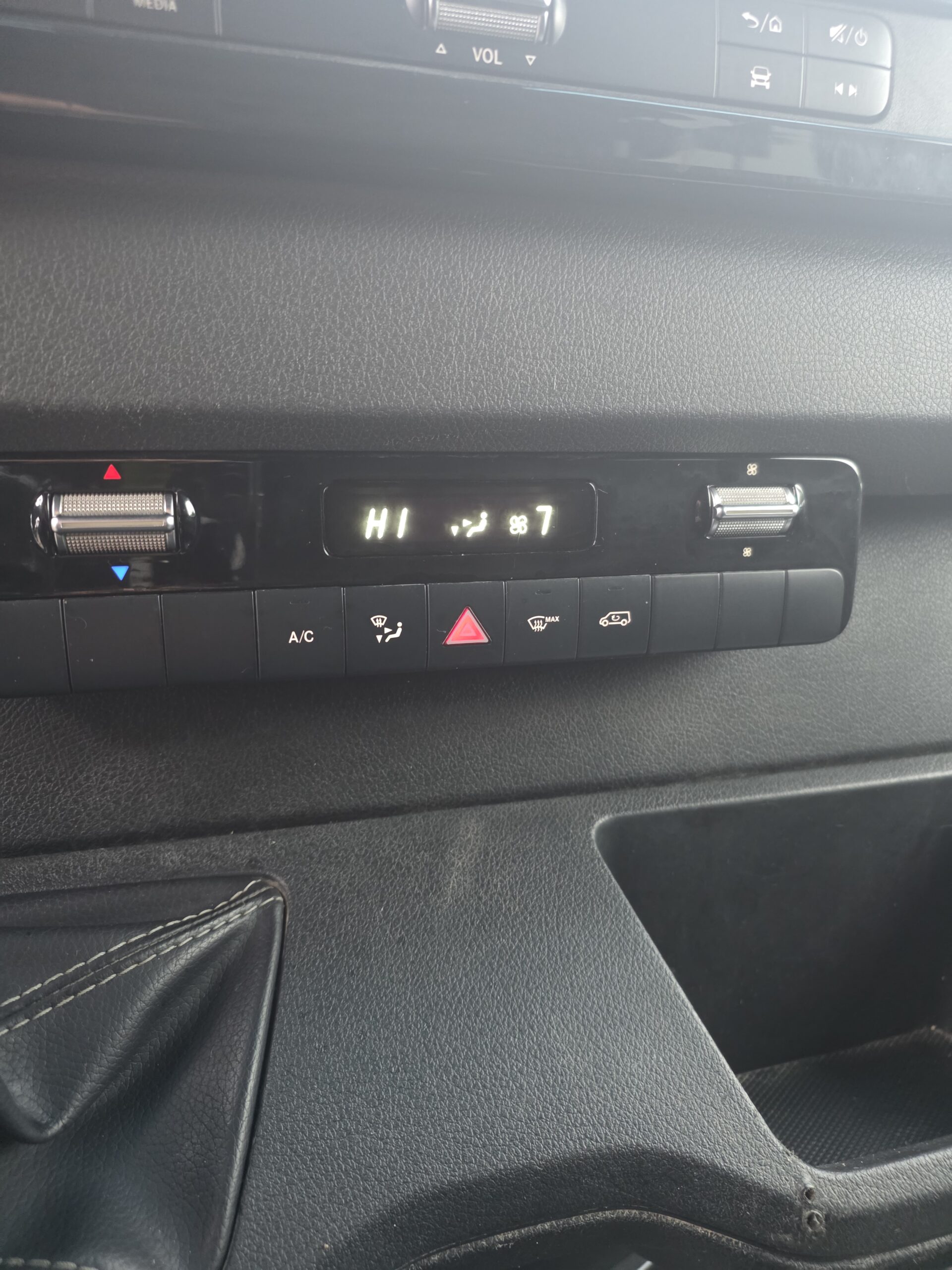 
								MERCEDES BENZ SPRINTER 519 V6 3L 190CV 6 PLACES plein									