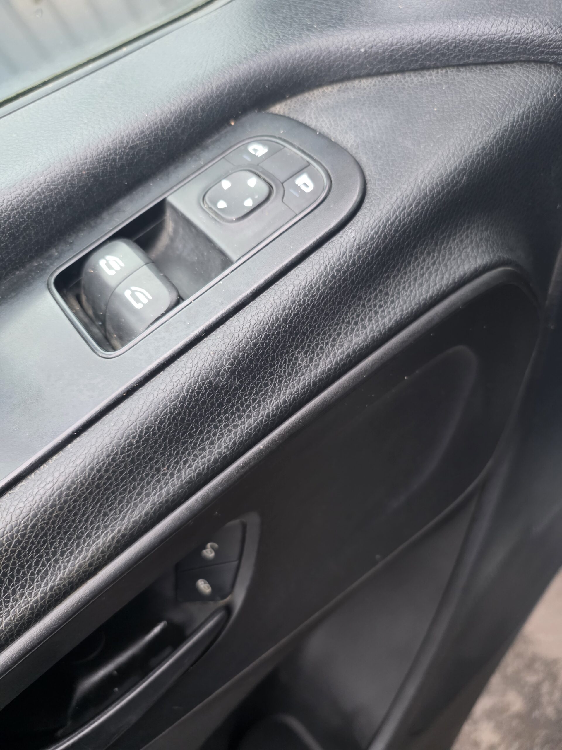 
								MERCEDES BENZ SPRINTER 519 V6 3L 190CV 6 PLACES plein									