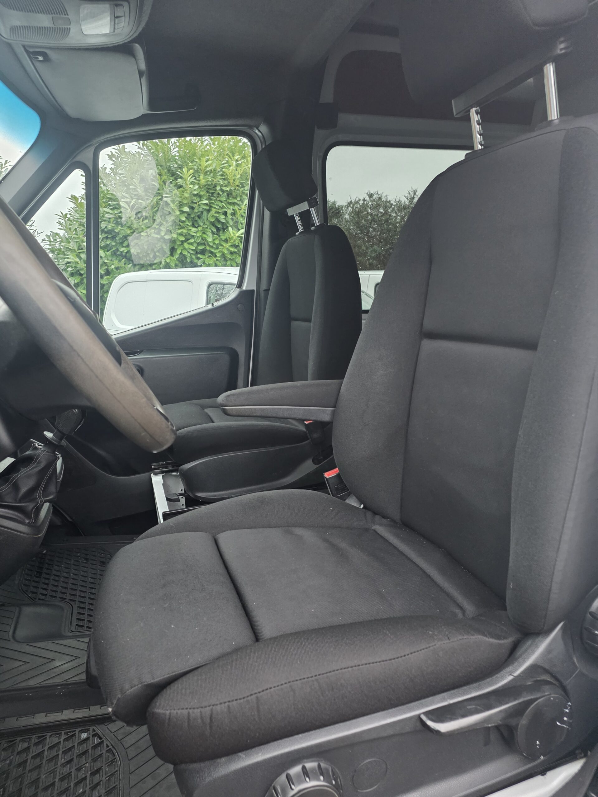 
								MERCEDES BENZ SPRINTER 519 V6 3L 190CV 6 PLACES plein									