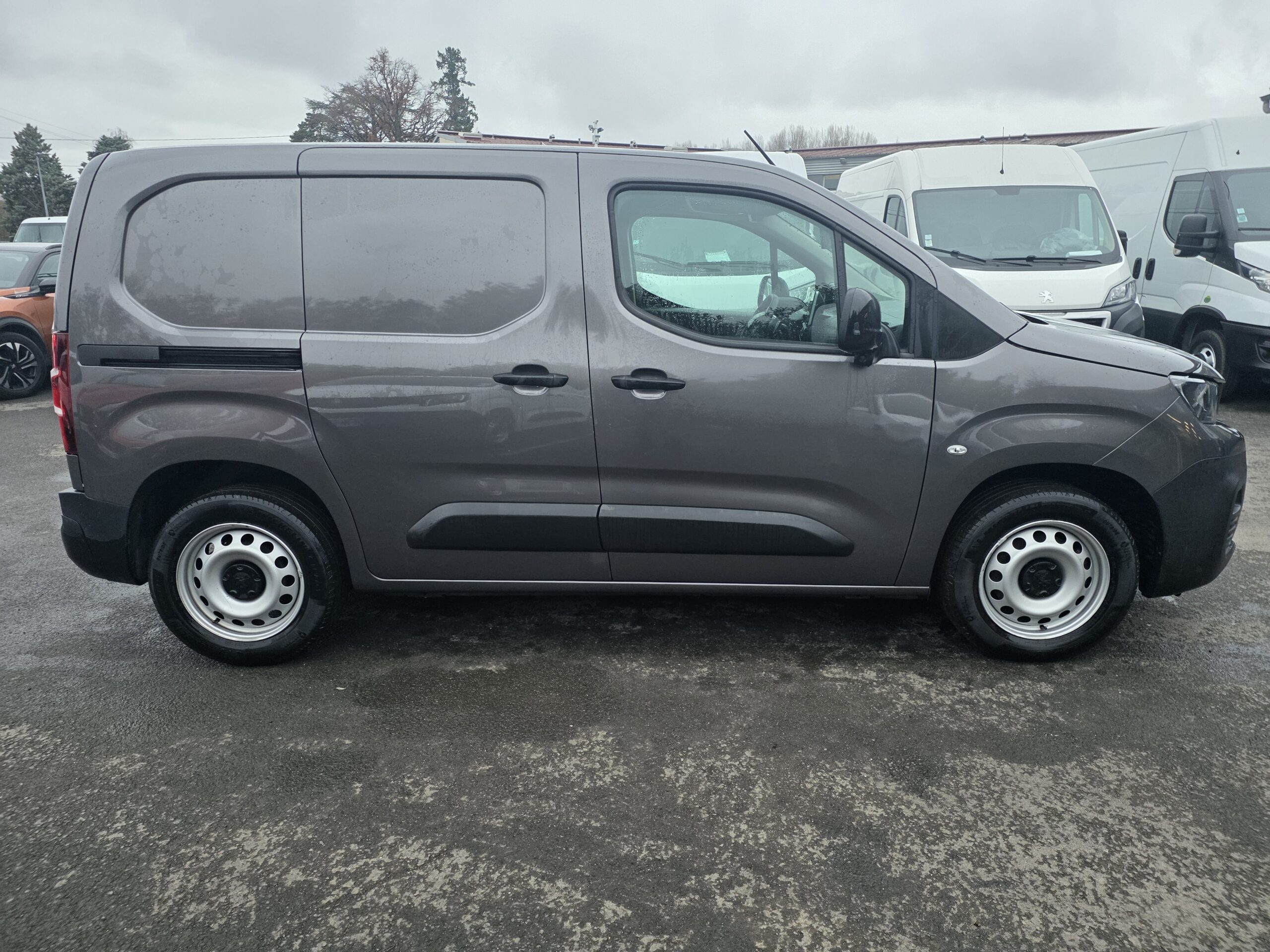 
								PEUGEOT PARTNER 1.5 Blue HDI 130cv BOITE AUTOMATIQUE plein									