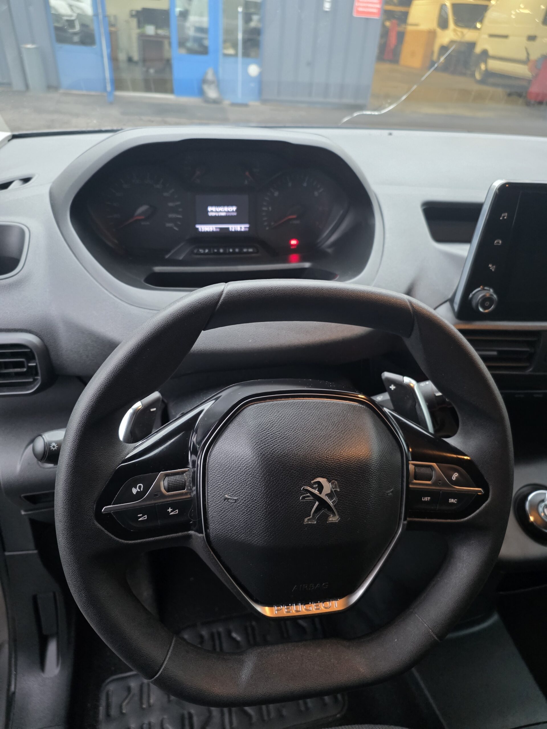 
								PEUGEOT PARTNER 1.5 Blue HDI 130cv BOITE AUTOMATIQUE plein									