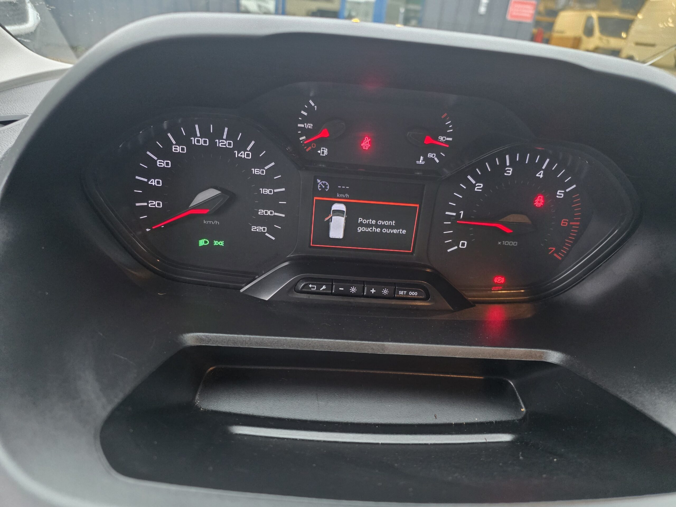 
								PEUGEOT PARTNER 1.5 Blue HDI 130cv BOITE AUTOMATIQUE plein									