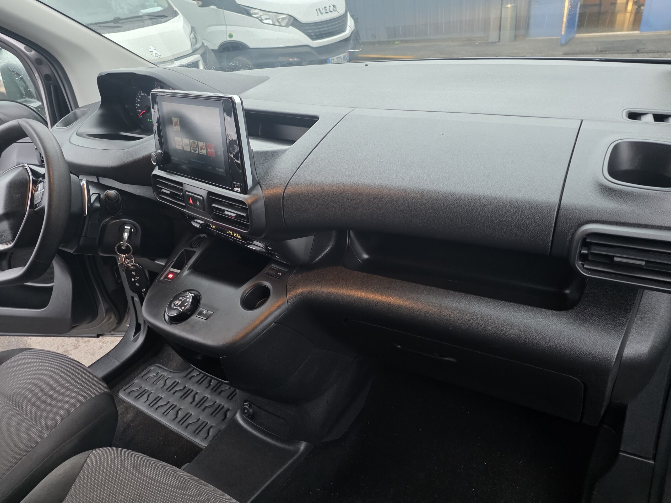 
								PEUGEOT PARTNER 1.5 Blue HDI 130cv BOITE AUTOMATIQUE plein									