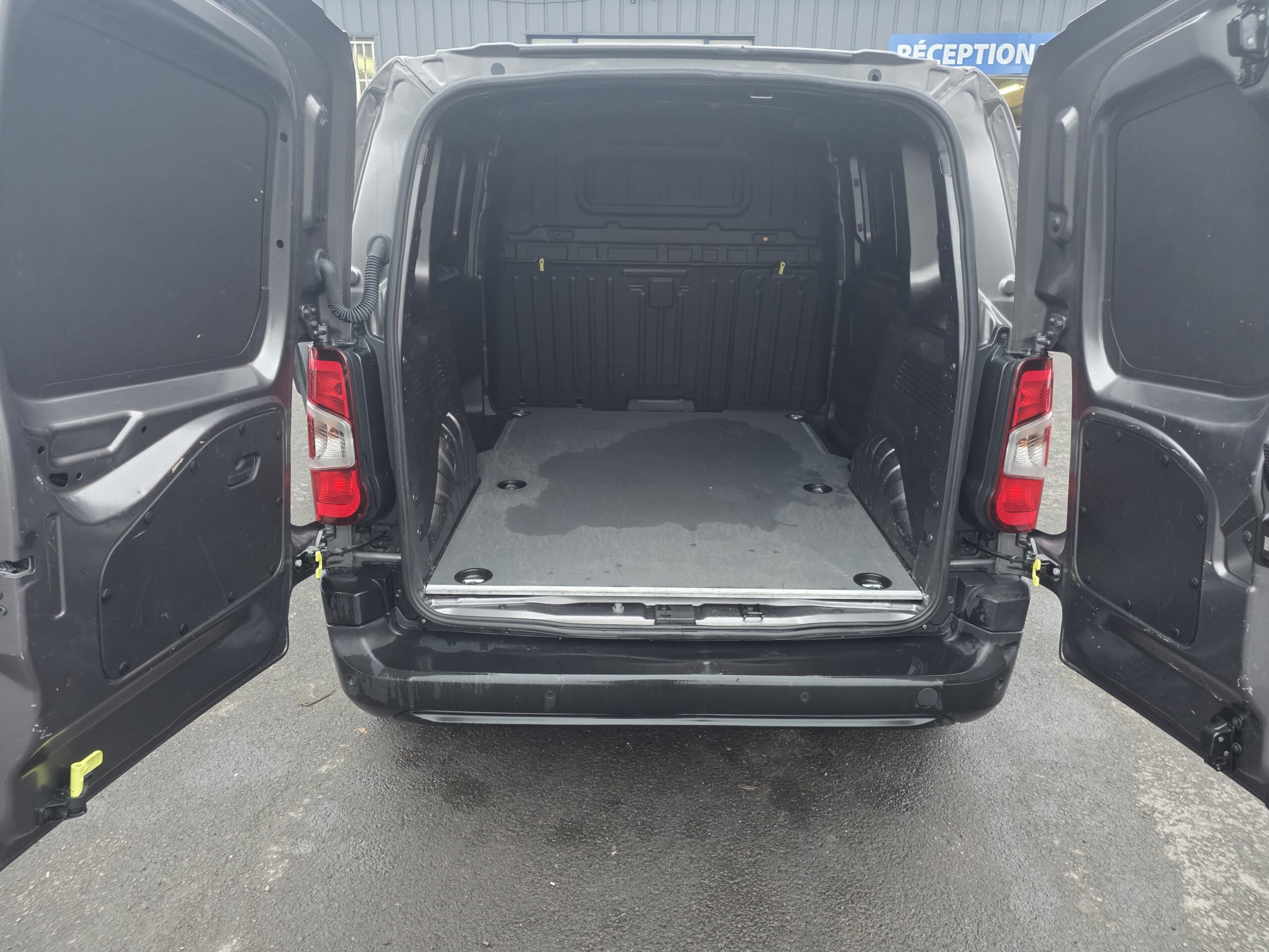 
								PEUGEOT PARTNER 1.5 Blue HDI 130cv BOITE AUTOMATIQUE plein									