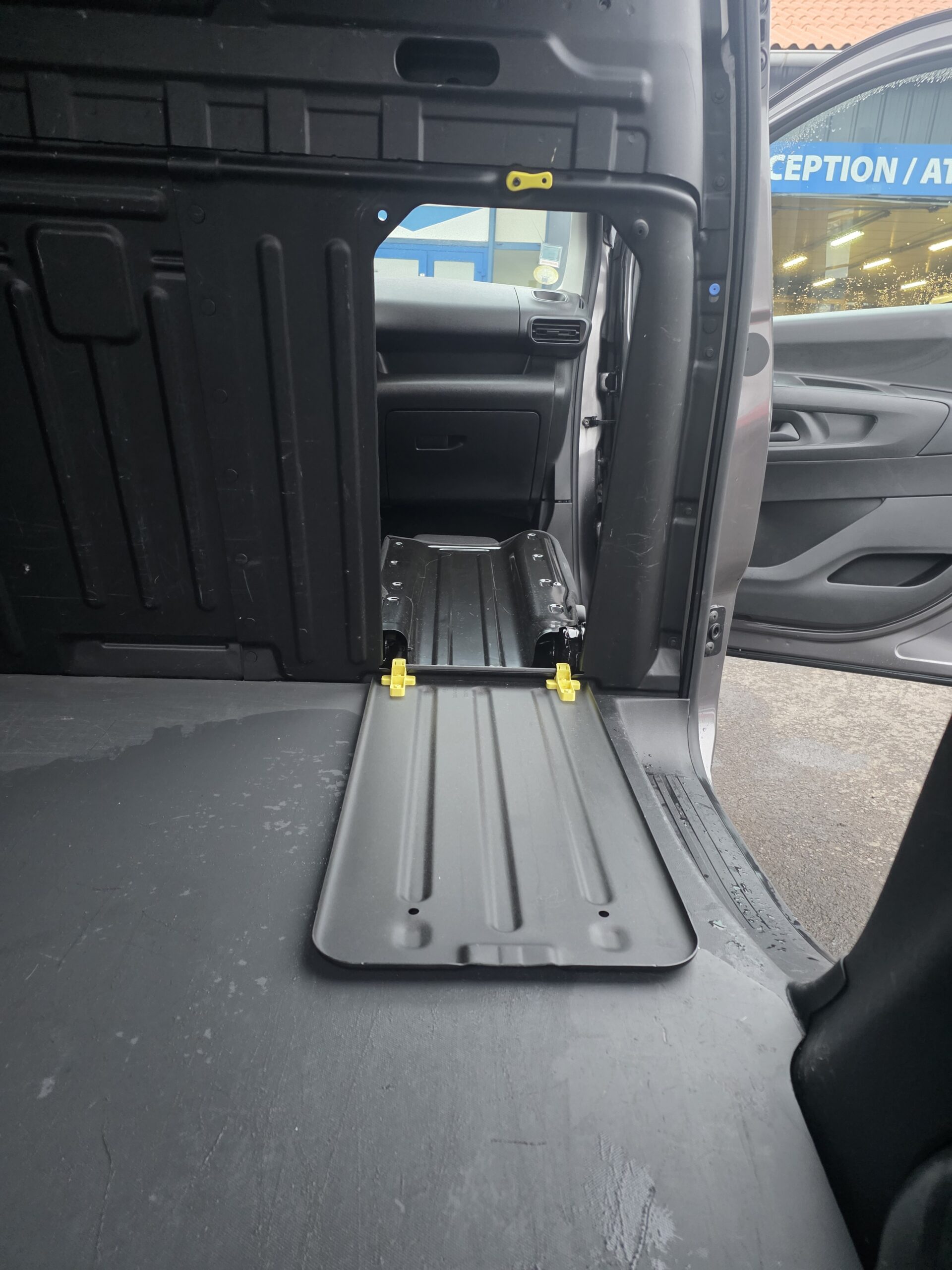 
								PEUGEOT PARTNER 1.5 Blue HDI 130cv BOITE AUTOMATIQUE plein									