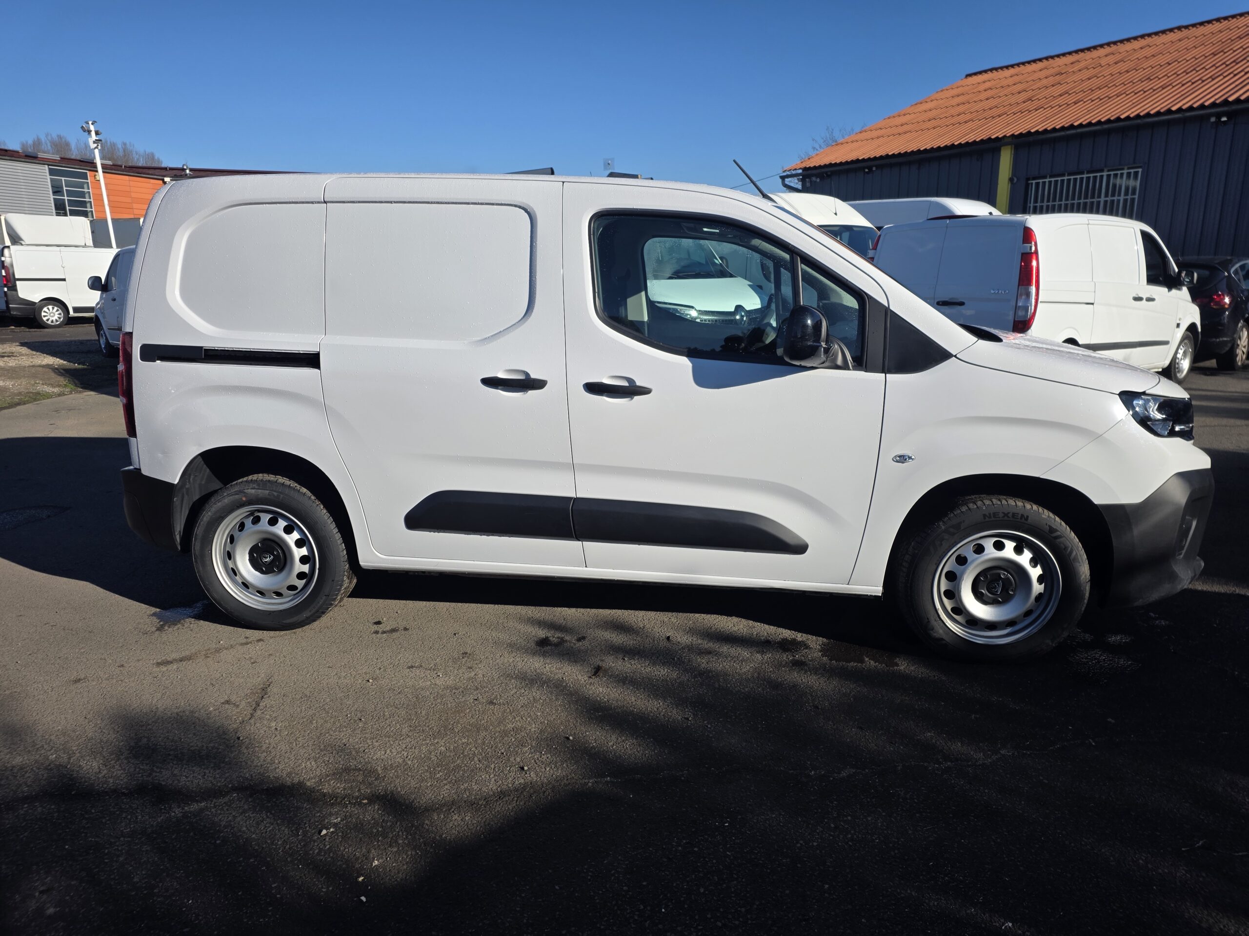 
								PEUGEOT  PARTNER 1.5 HDI 102CV QUASI NEUF plein									