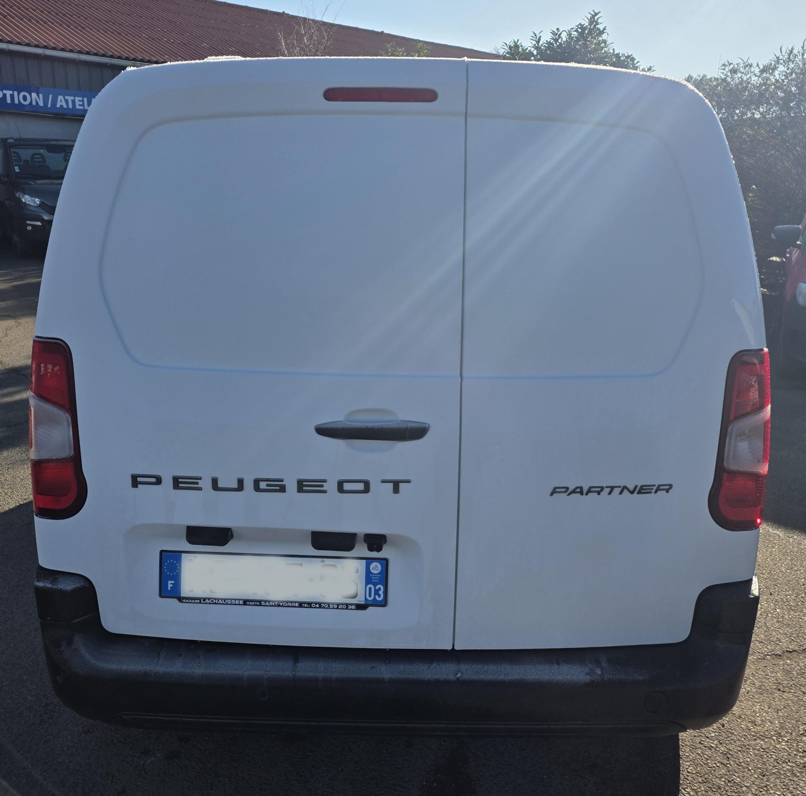 
								PEUGEOT  PARTNER 1.5 HDI 102CV QUASI NEUF plein									