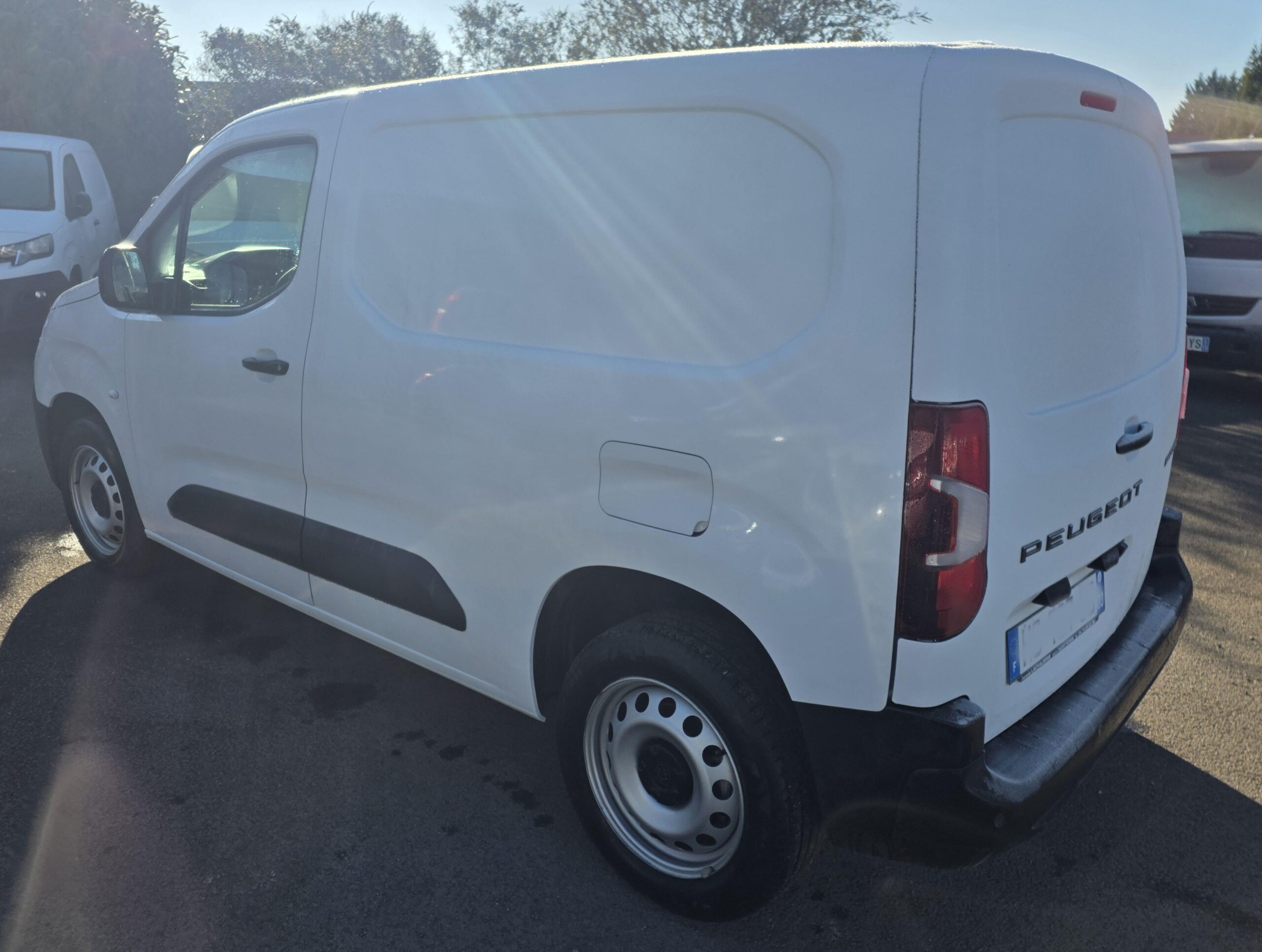 
								PEUGEOT  PARTNER 1.5 HDI 102CV QUASI NEUF plein									