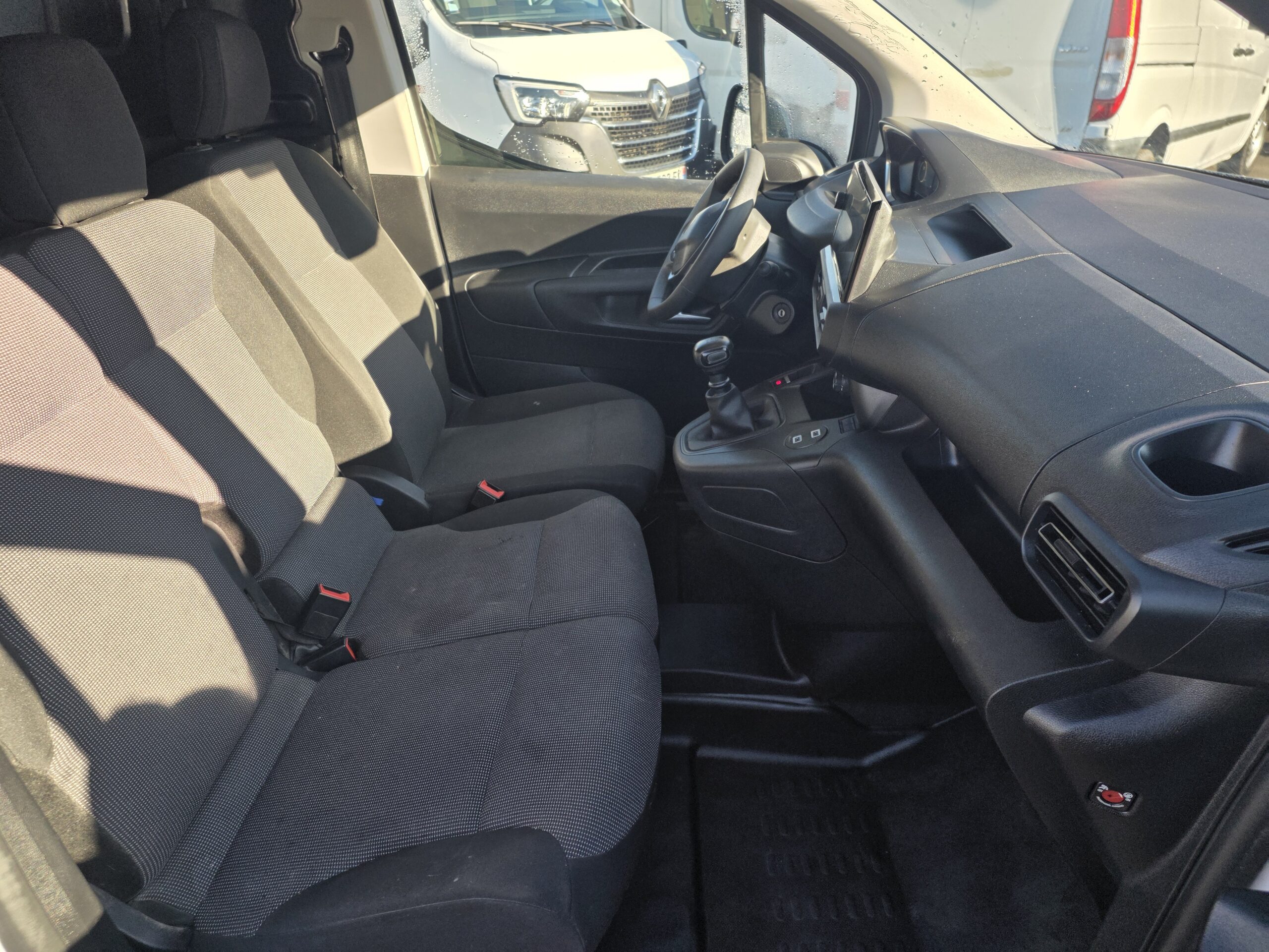 
								PEUGEOT  PARTNER 1.5 HDI 102CV QUASI NEUF plein									