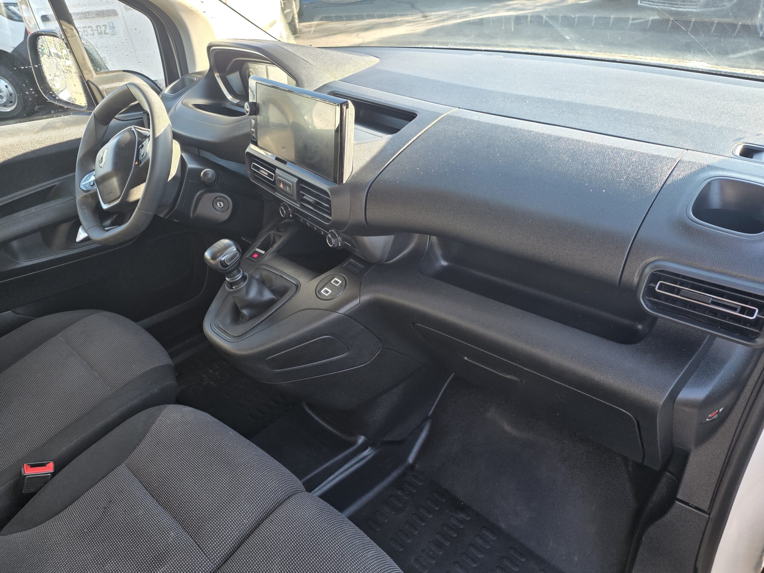 
								PEUGEOT  PARTNER 1.5 HDI 102CV QUASI NEUF plein									