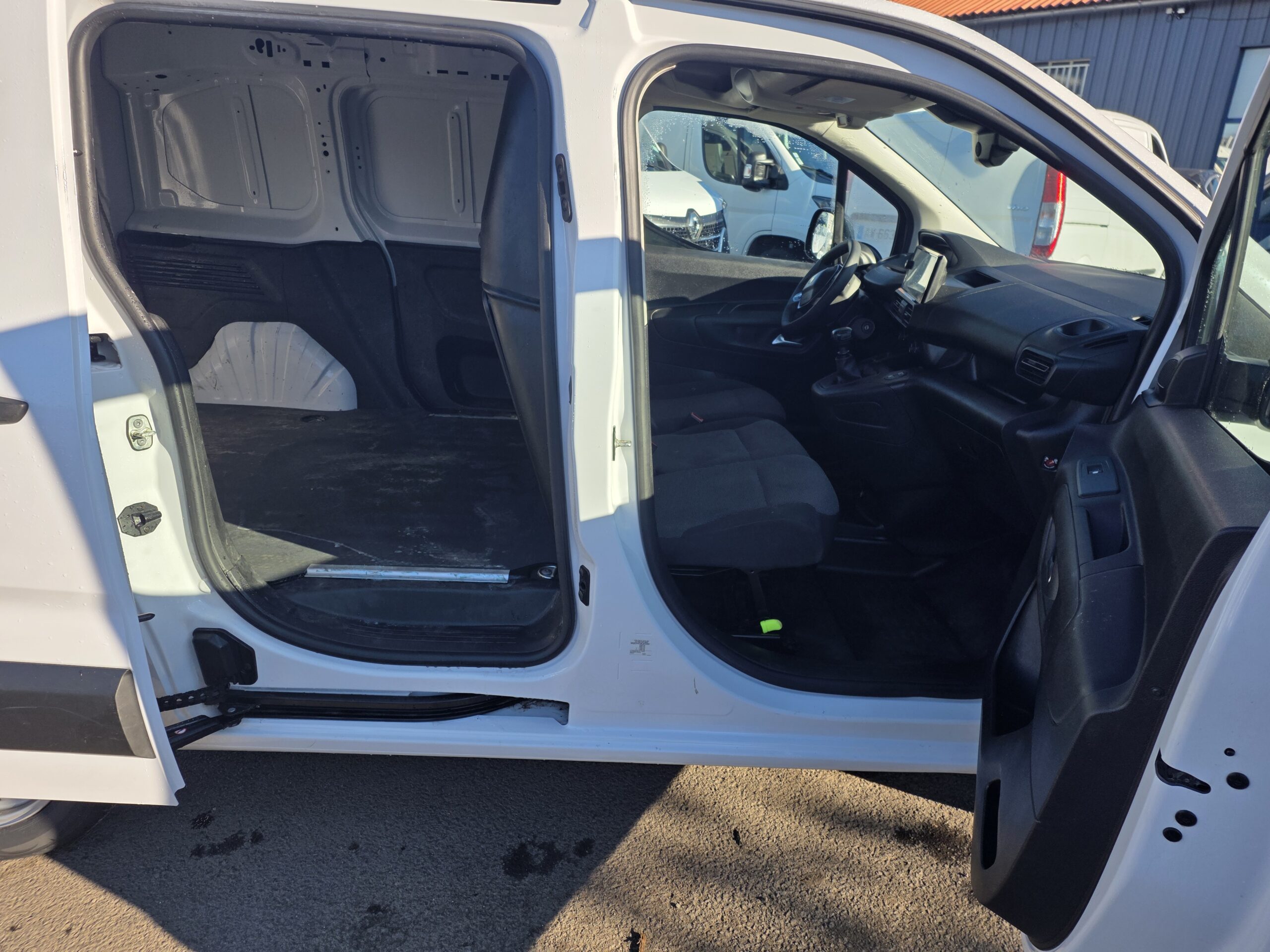 
								PEUGEOT  PARTNER 1.5 HDI 102CV QUASI NEUF plein									