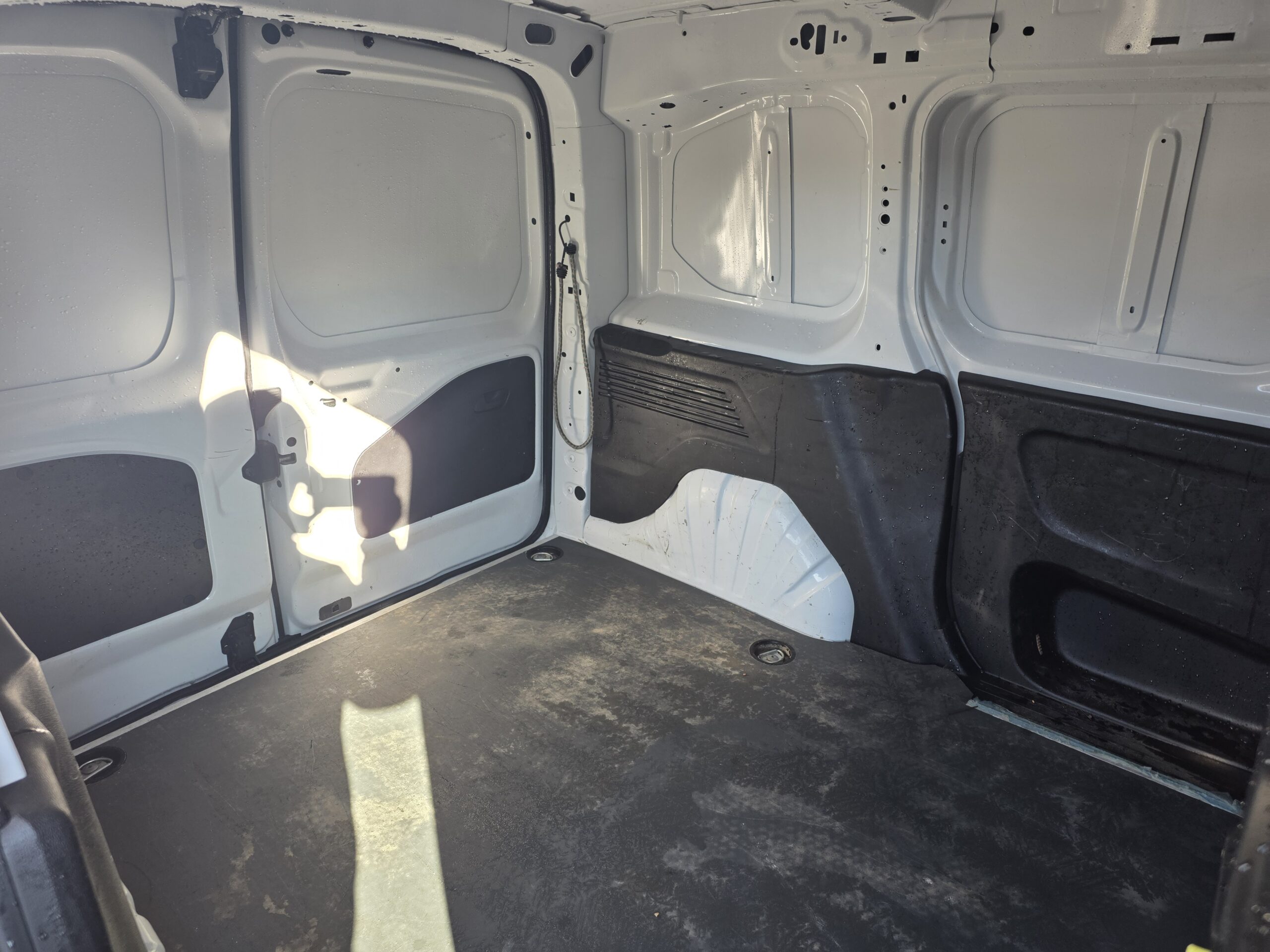 
								PEUGEOT  PARTNER 1.5 HDI 102CV QUASI NEUF plein									