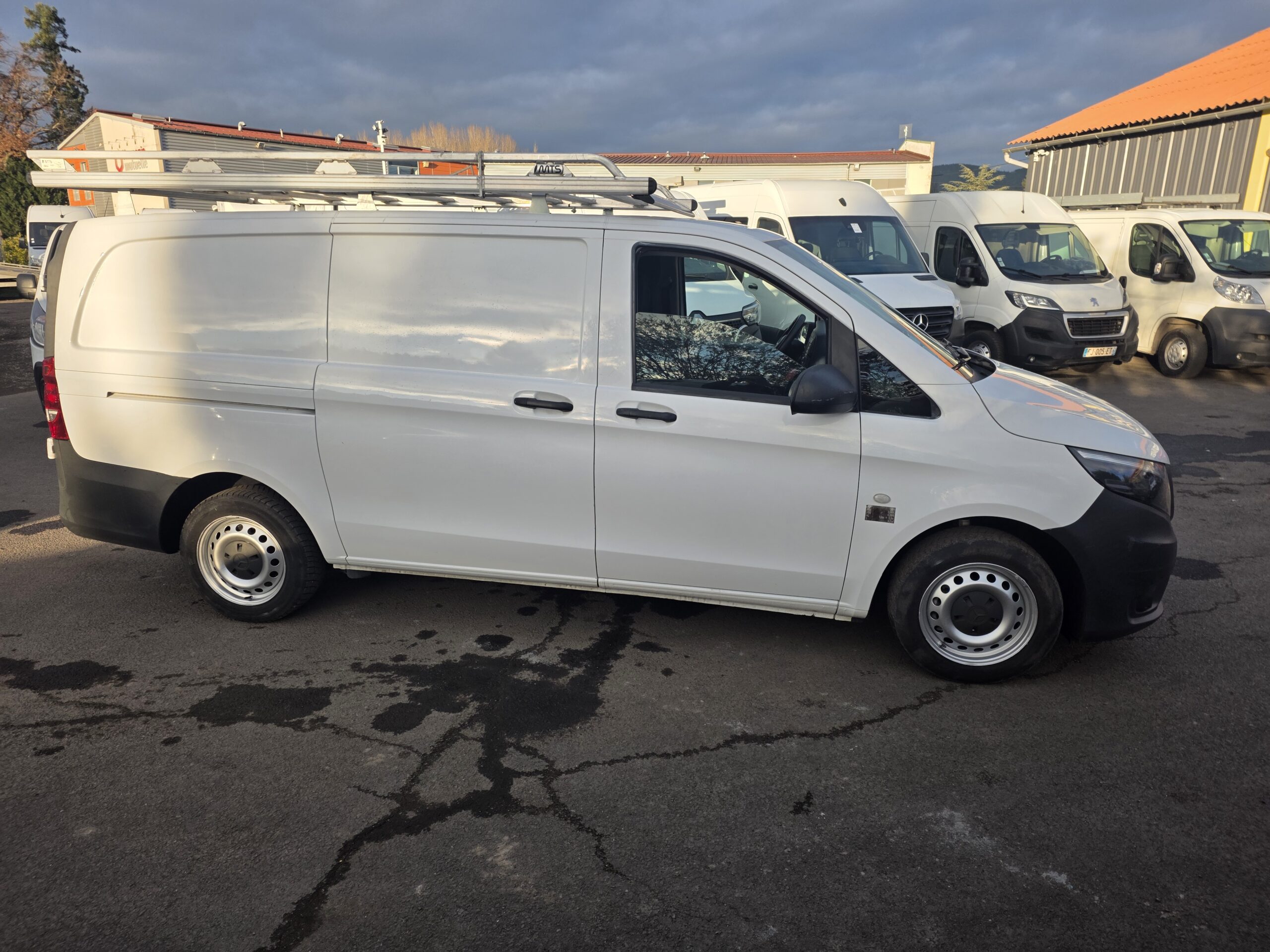 
								MERCEDES-BENZ VITO LONG 114CDI avec galerie MTS alu État Neuf plein									