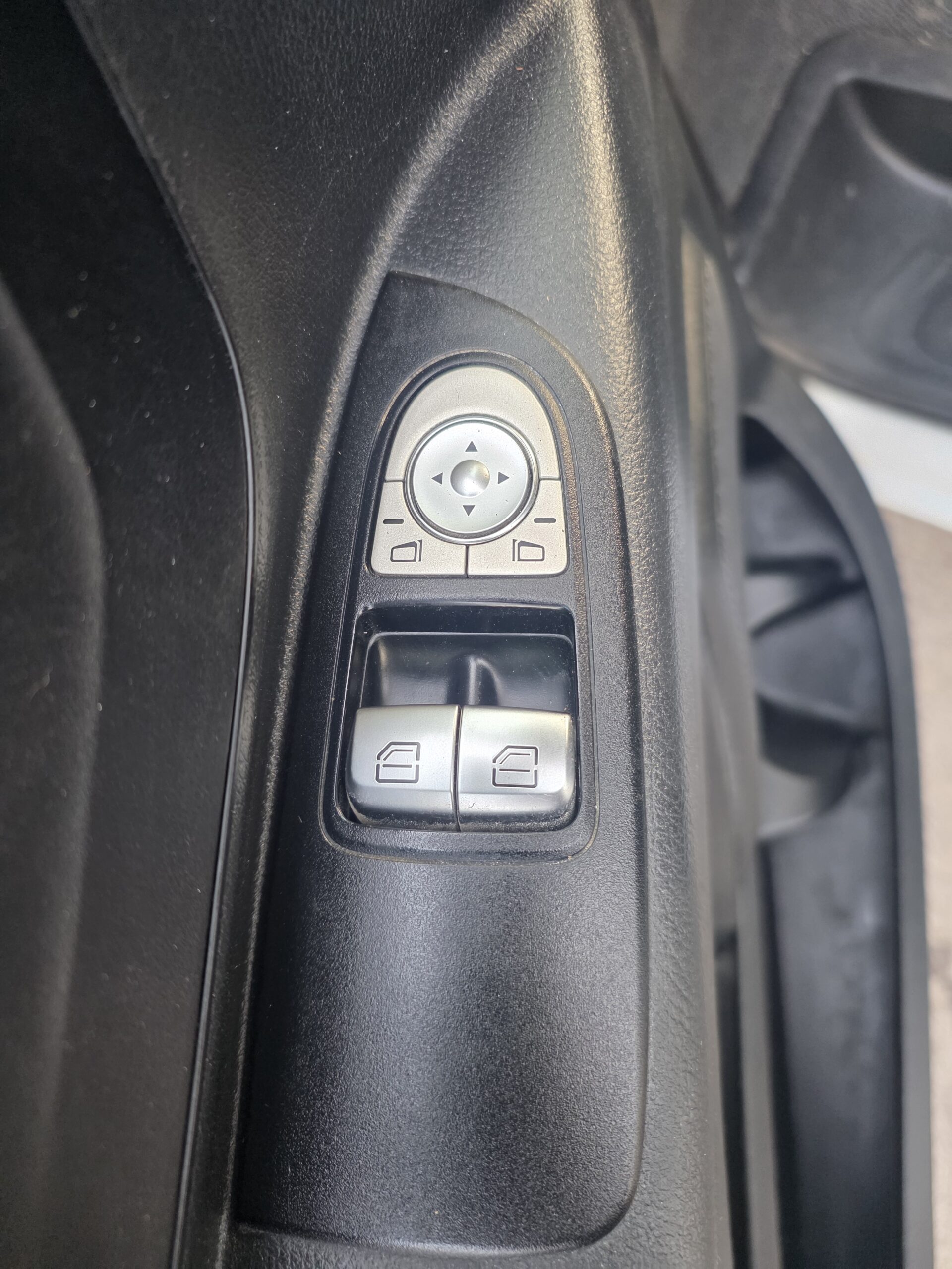 
								MERCEDES-BENZ VITO LONG 114CDI avec galerie MTS alu État Neuf plein									