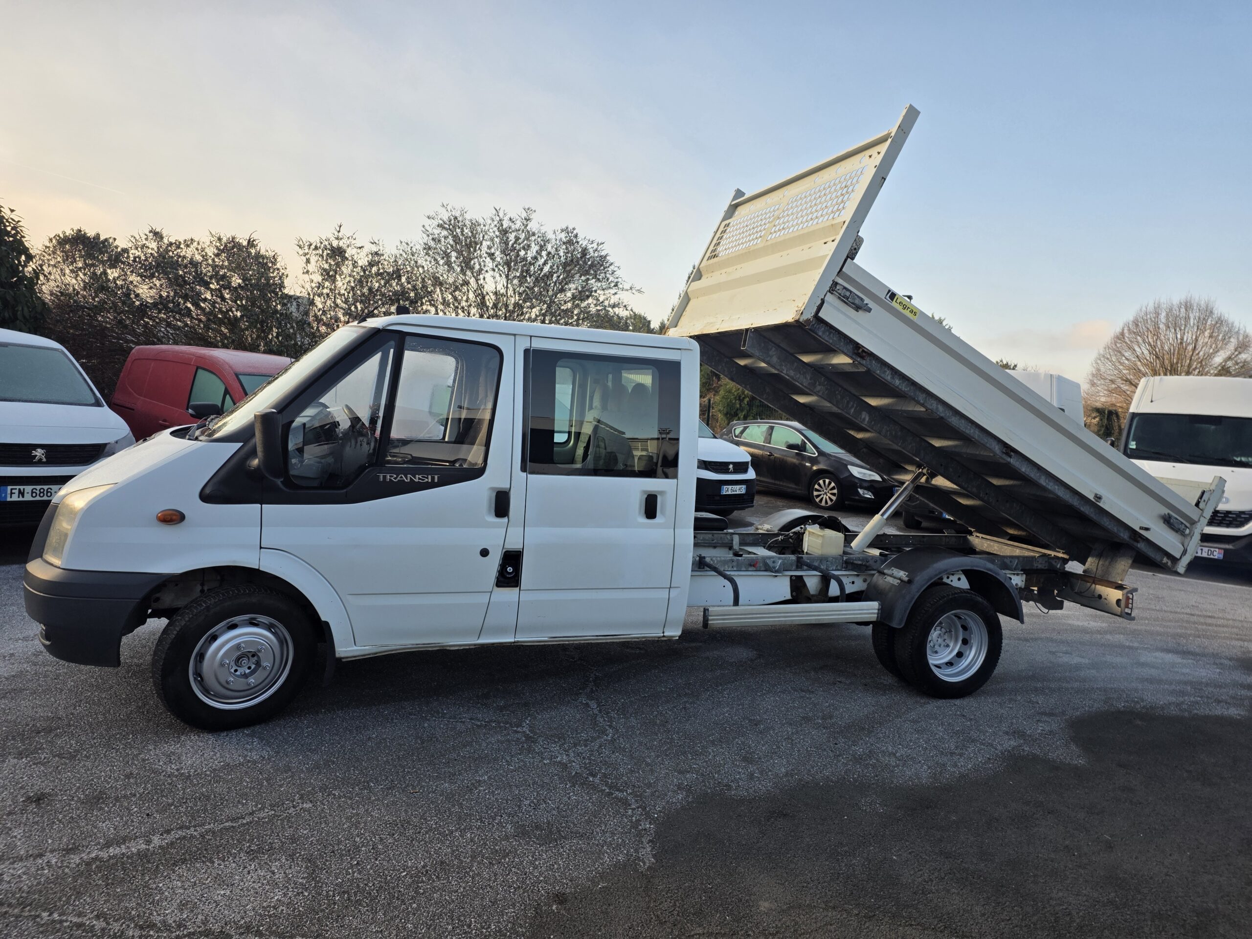 
								FORD TRANSIT DOUBLE CABINE 7 PLACES 2.4 TDCI 115CV plein									